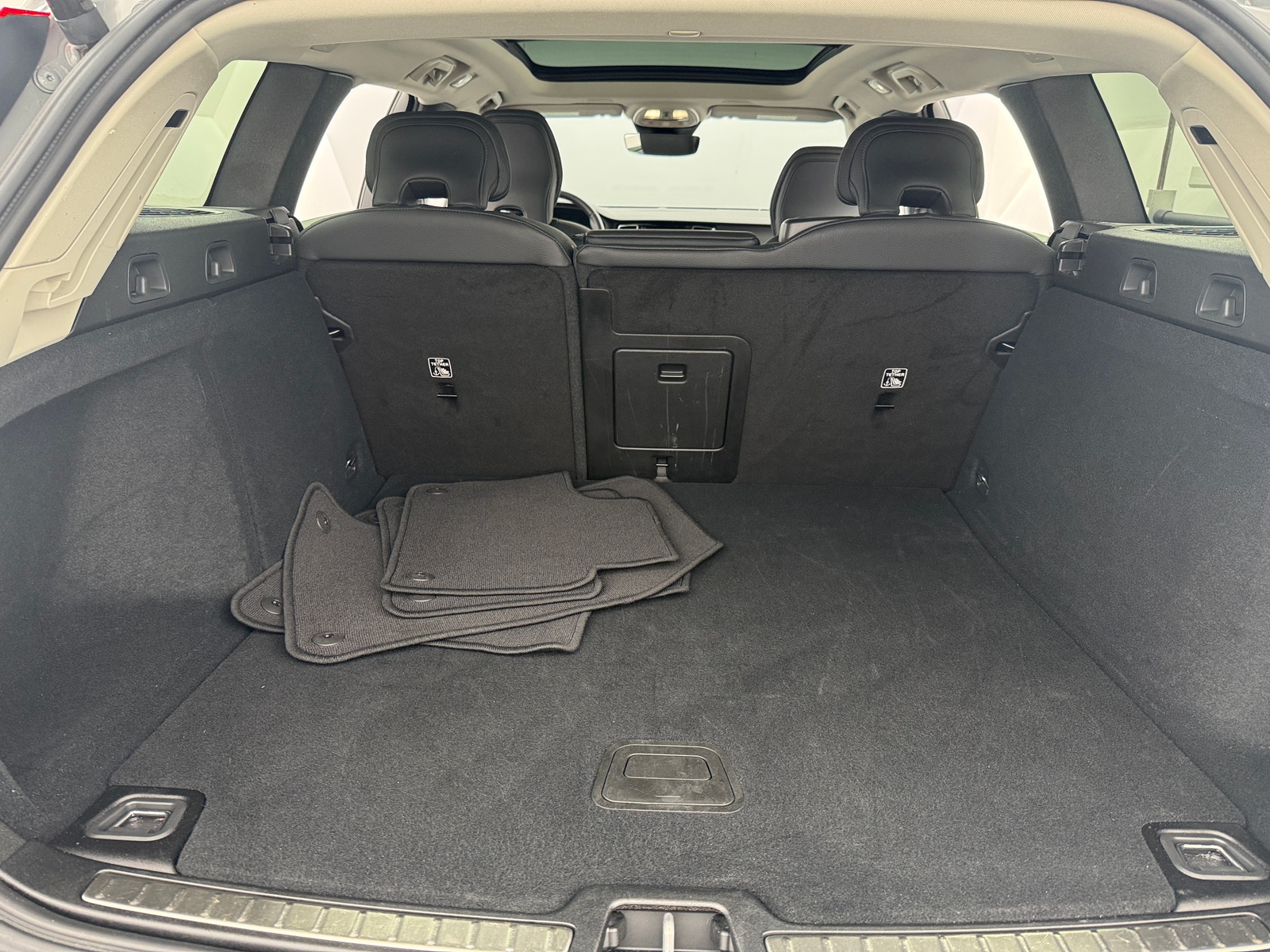 Thumbnail: 2025 Volvo V60 - 6