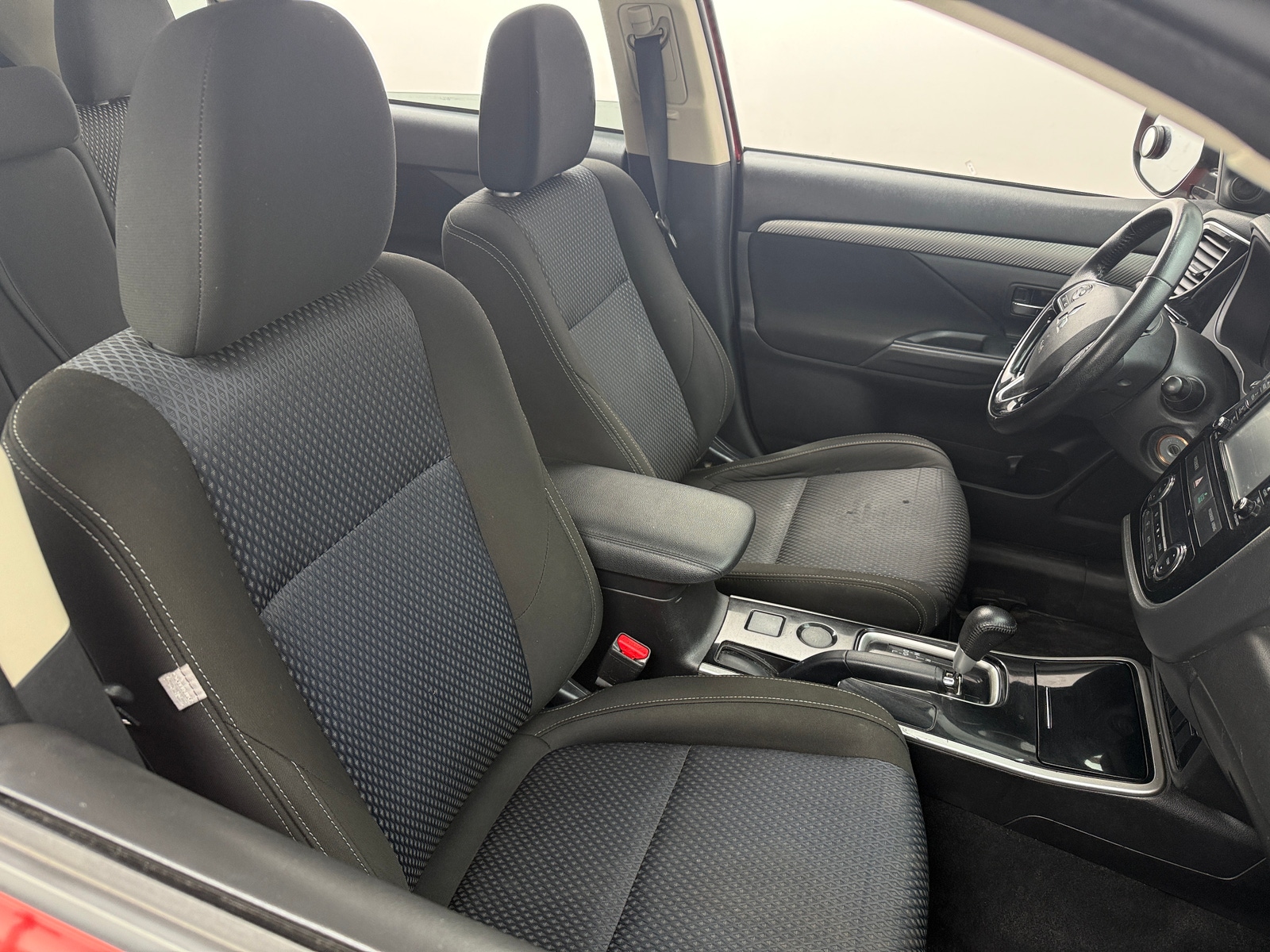 Thumbnail: 2017 Mitsubishi Outlander - 2