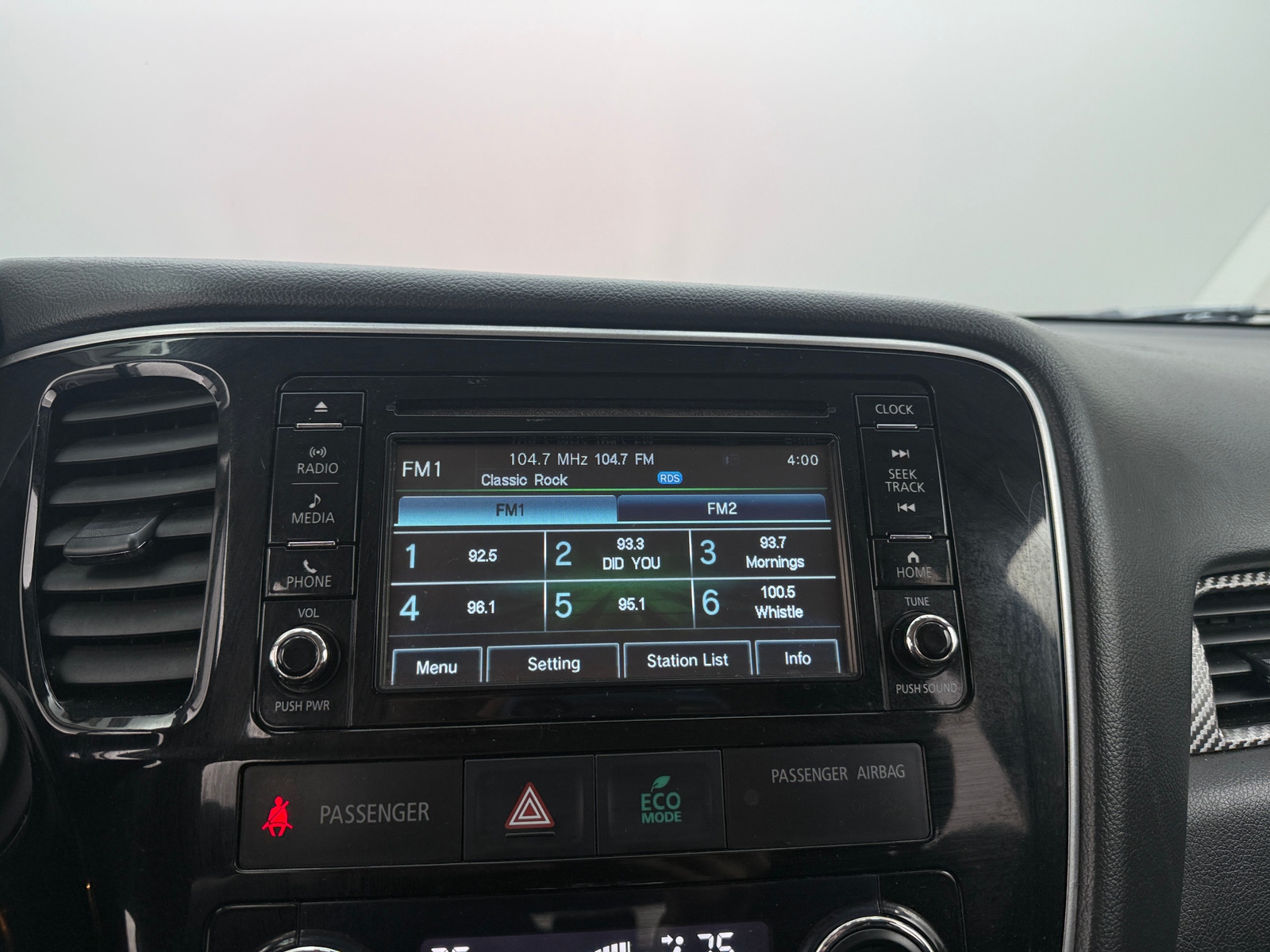 Thumbnail: 2017 Mitsubishi Outlander - 4