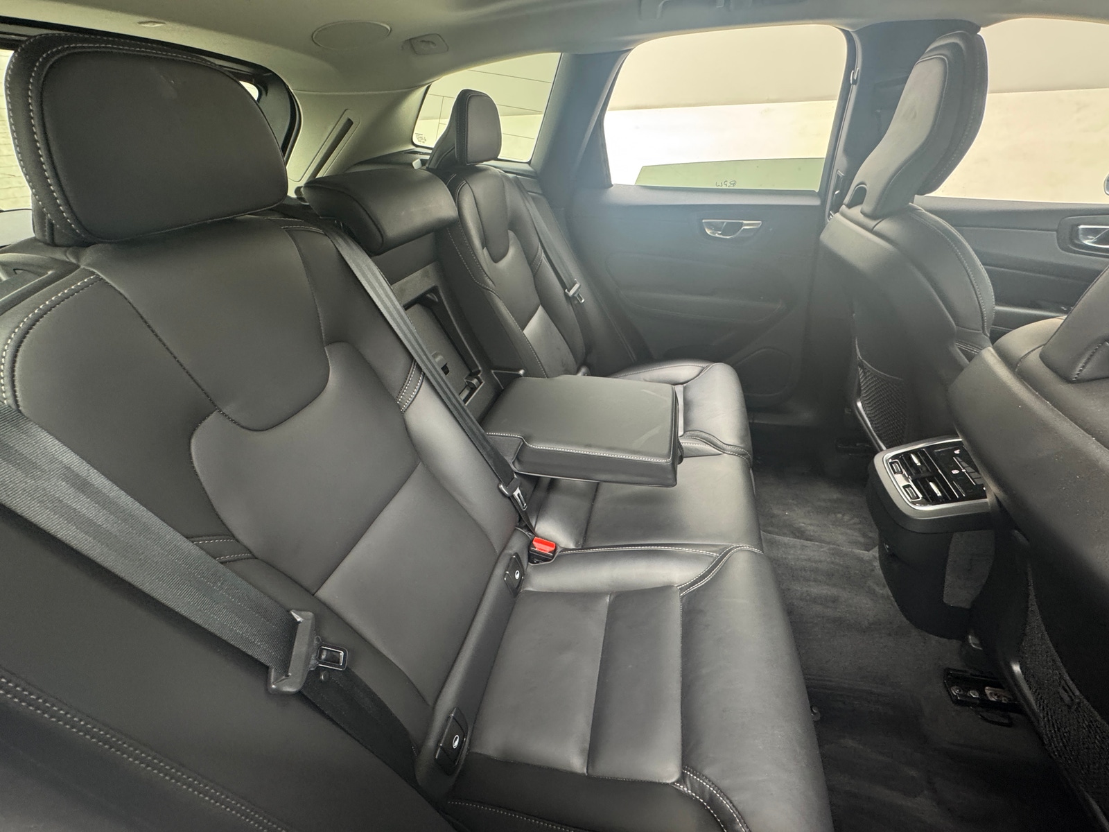 Thumbnail: 2022 Volvo XC60 - 5