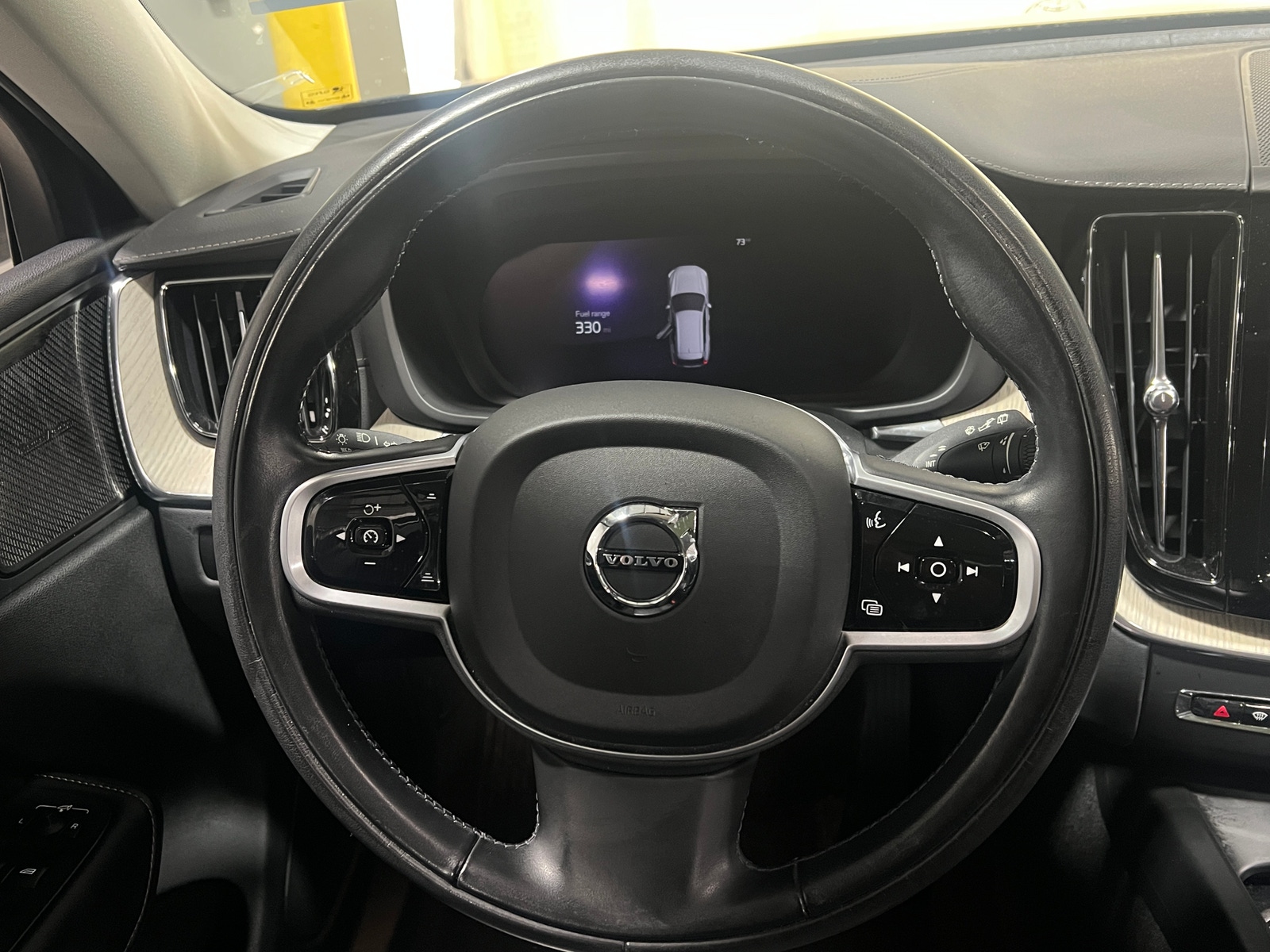 Thumbnail: 2022 Volvo XC60 - 4