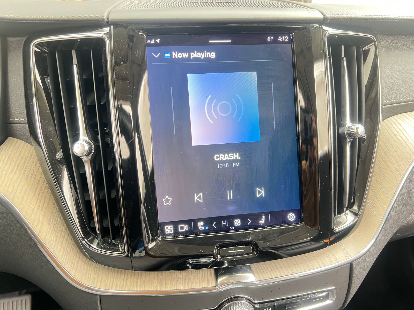 Thumbnail: 2022 Volvo XC60 - 3