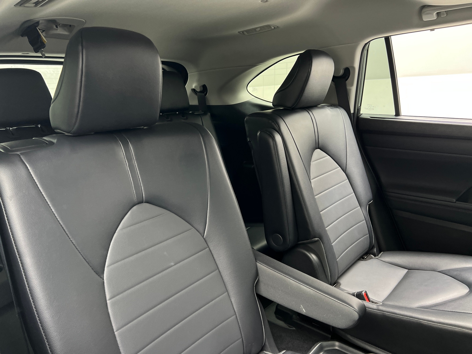 Thumbnail: 2022 Toyota Highlander - 5