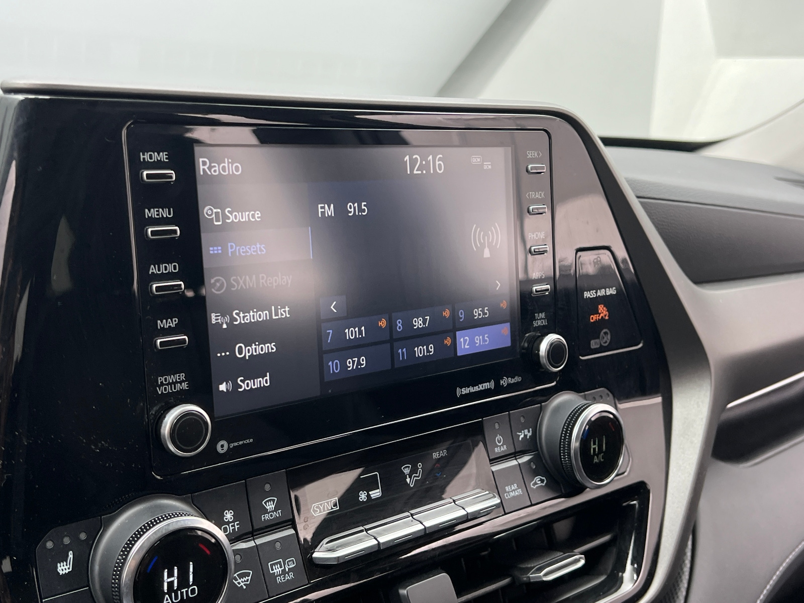 Thumbnail: 2022 Toyota Highlander - 3