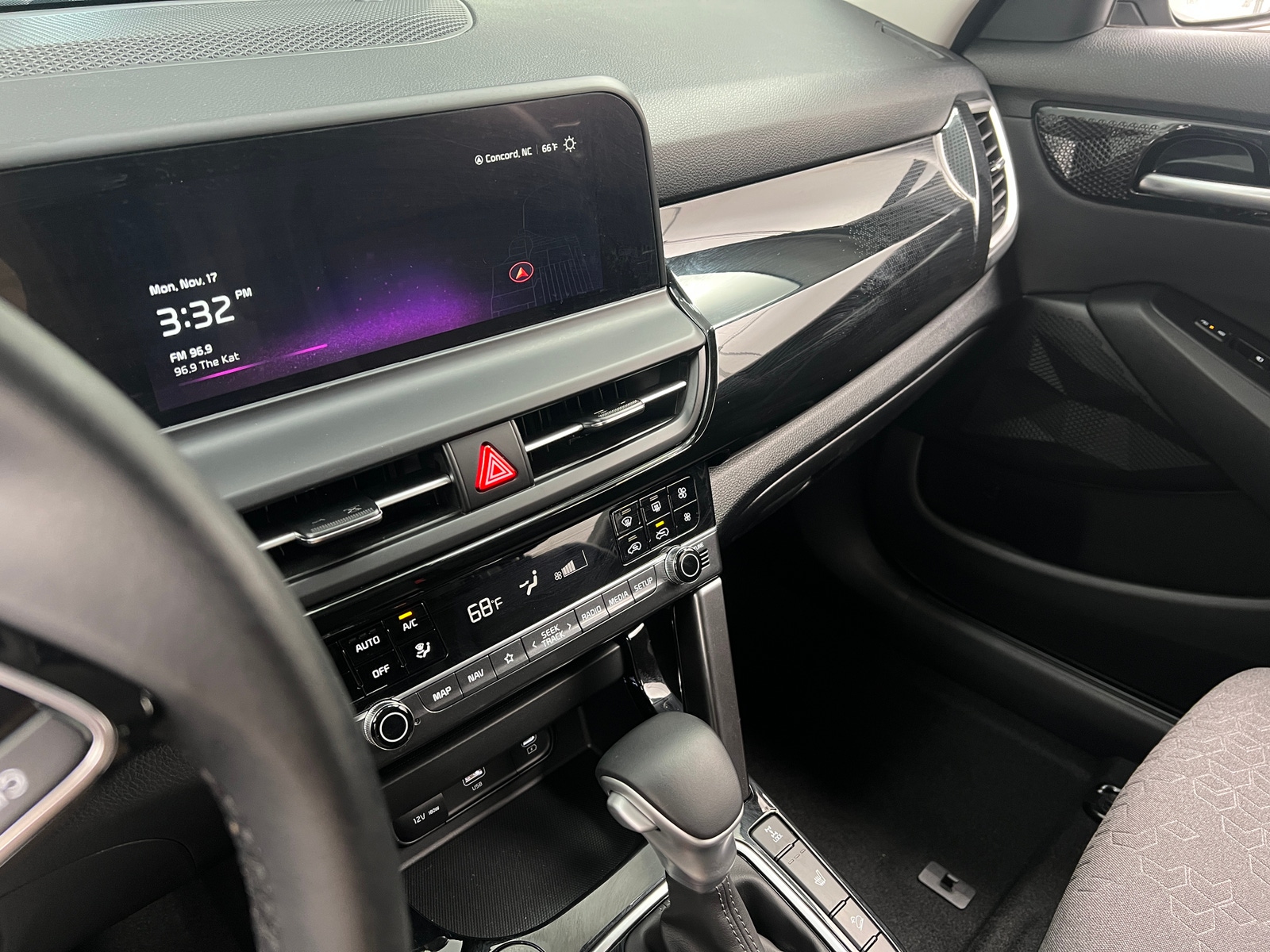 Thumbnail: 2024 Kia Seltos - 4