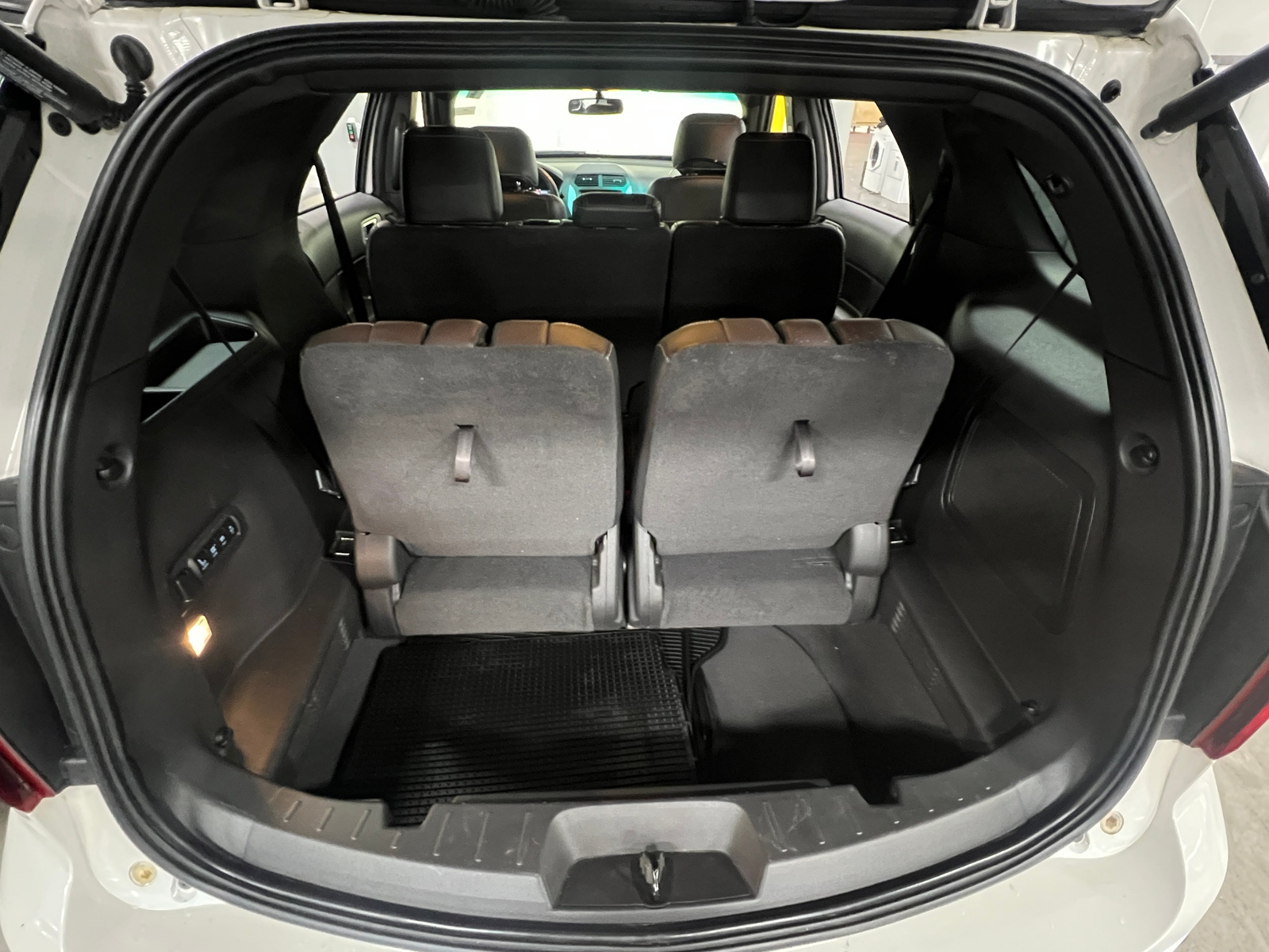 Thumbnail: 2015 Ford Explorer - 6