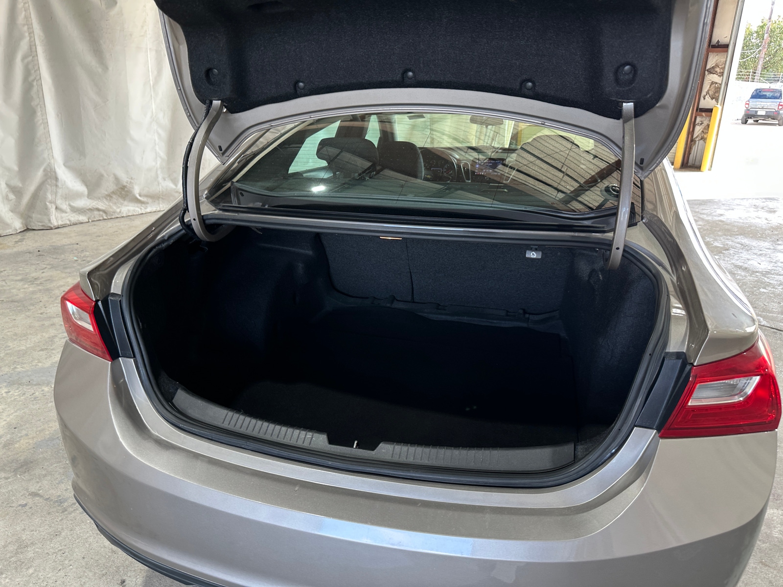 Thumbnail: 2023 Chevrolet Malibu - 7