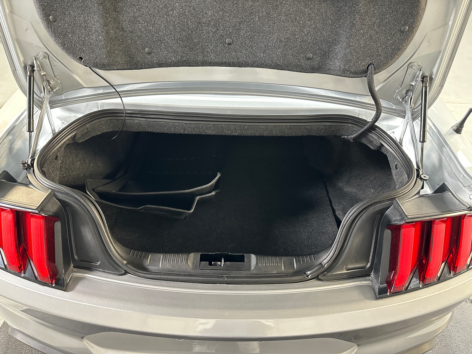 Thumbnail: 2022 Ford Mustang - 6