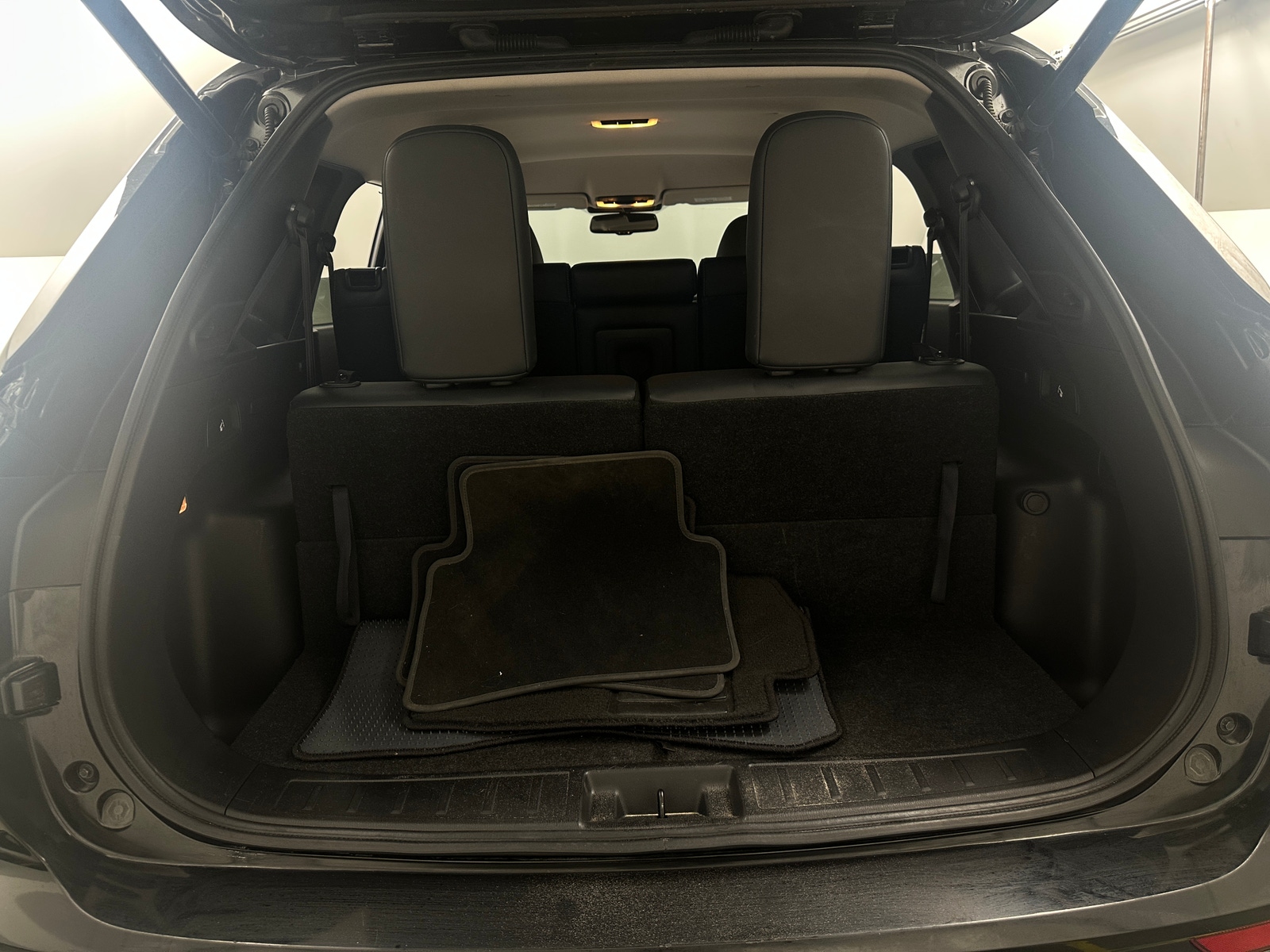 Thumbnail: 2024 Mitsubishi Outlander - 6