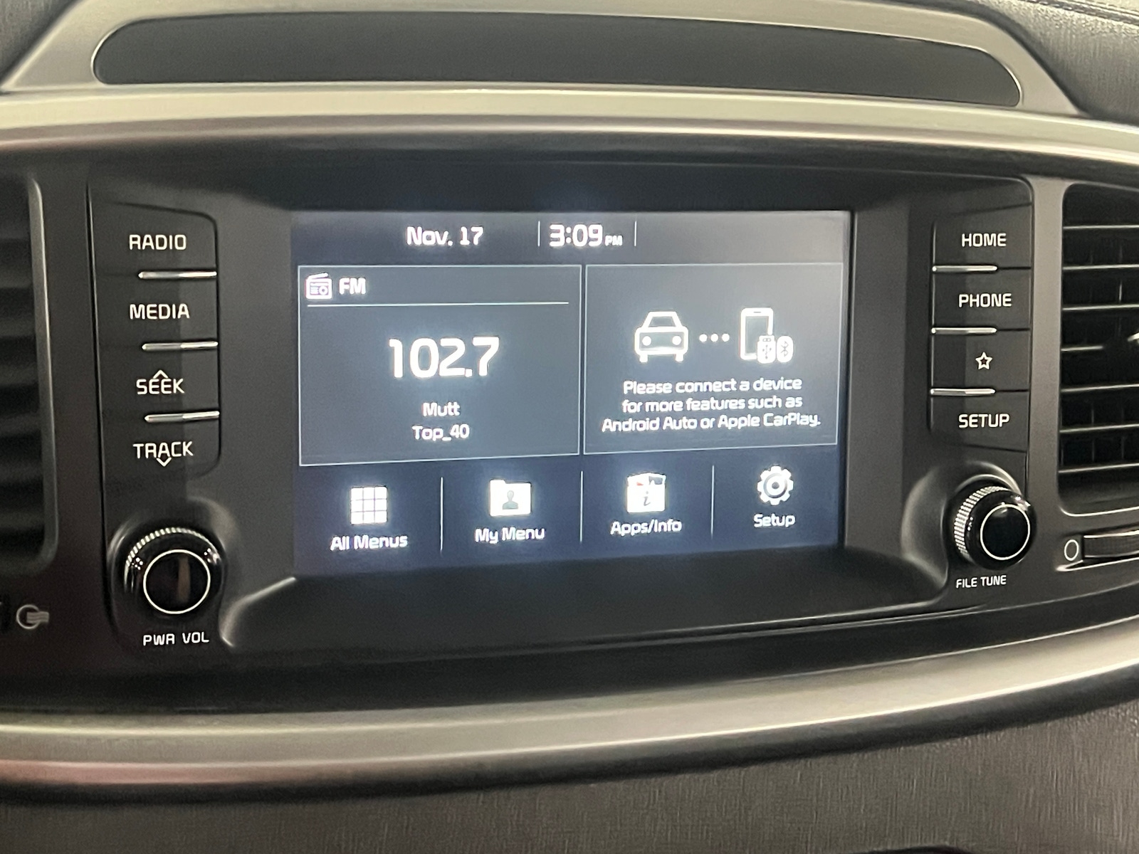 Thumbnail: 2019 Kia Sorento - 4