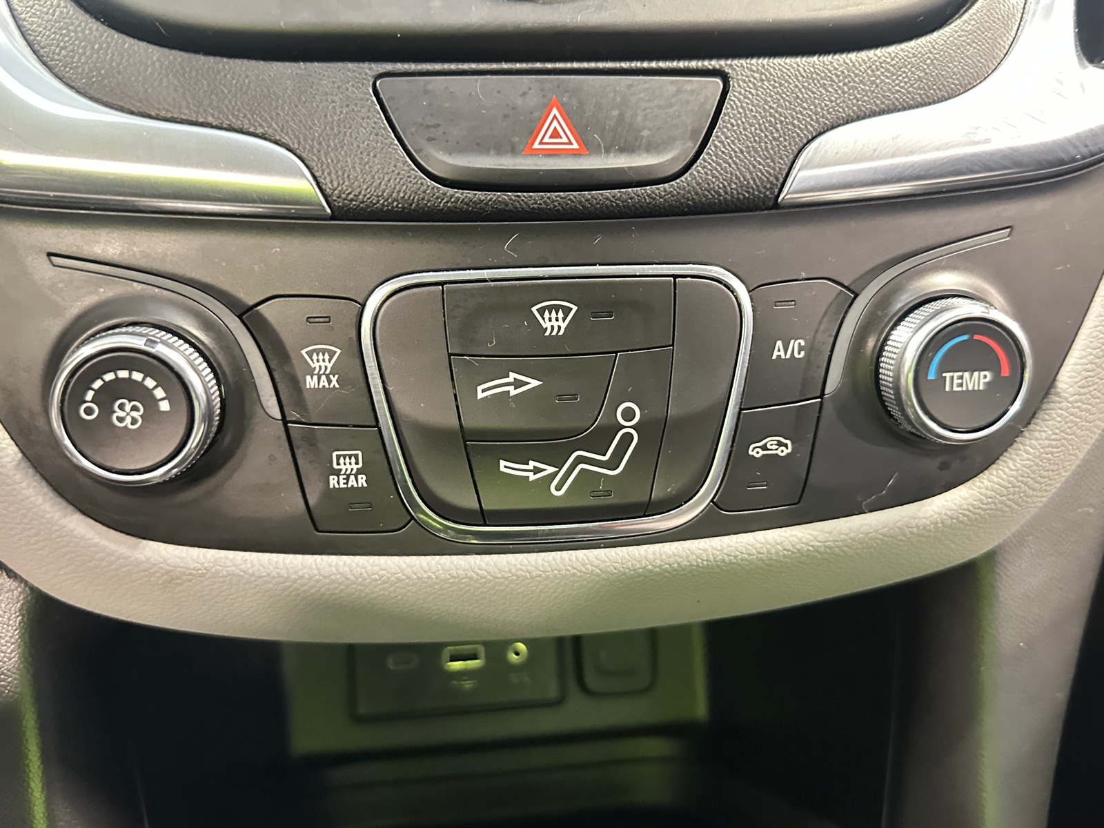 Thumbnail: 2021 Chevrolet Equinox - 4