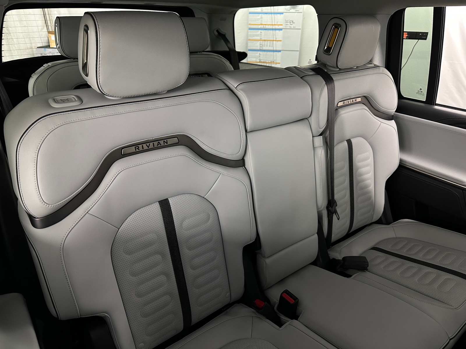 Thumbnail: 2023 Rivian R1S - 5