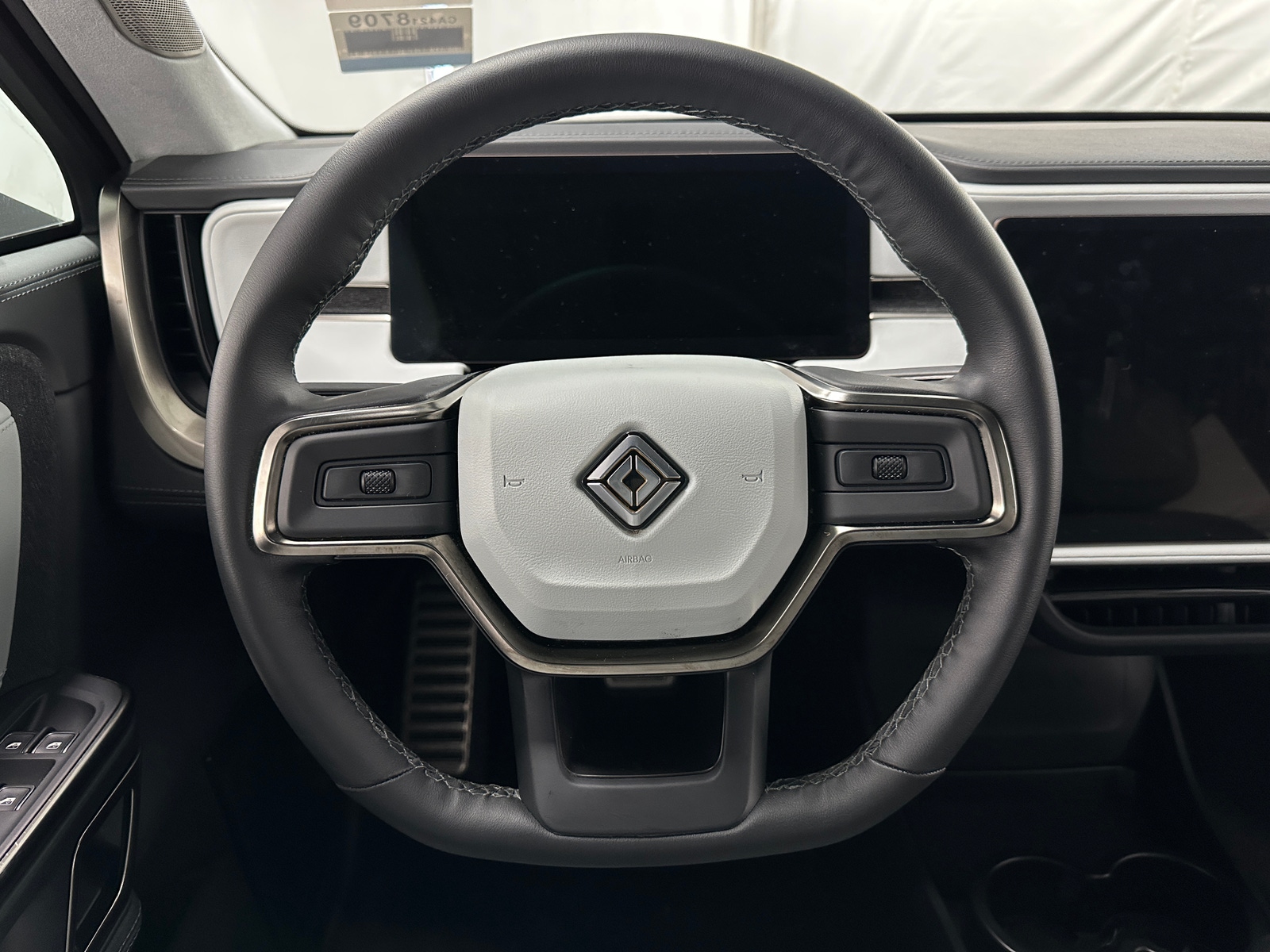 Thumbnail: 2023 Rivian R1S - 4