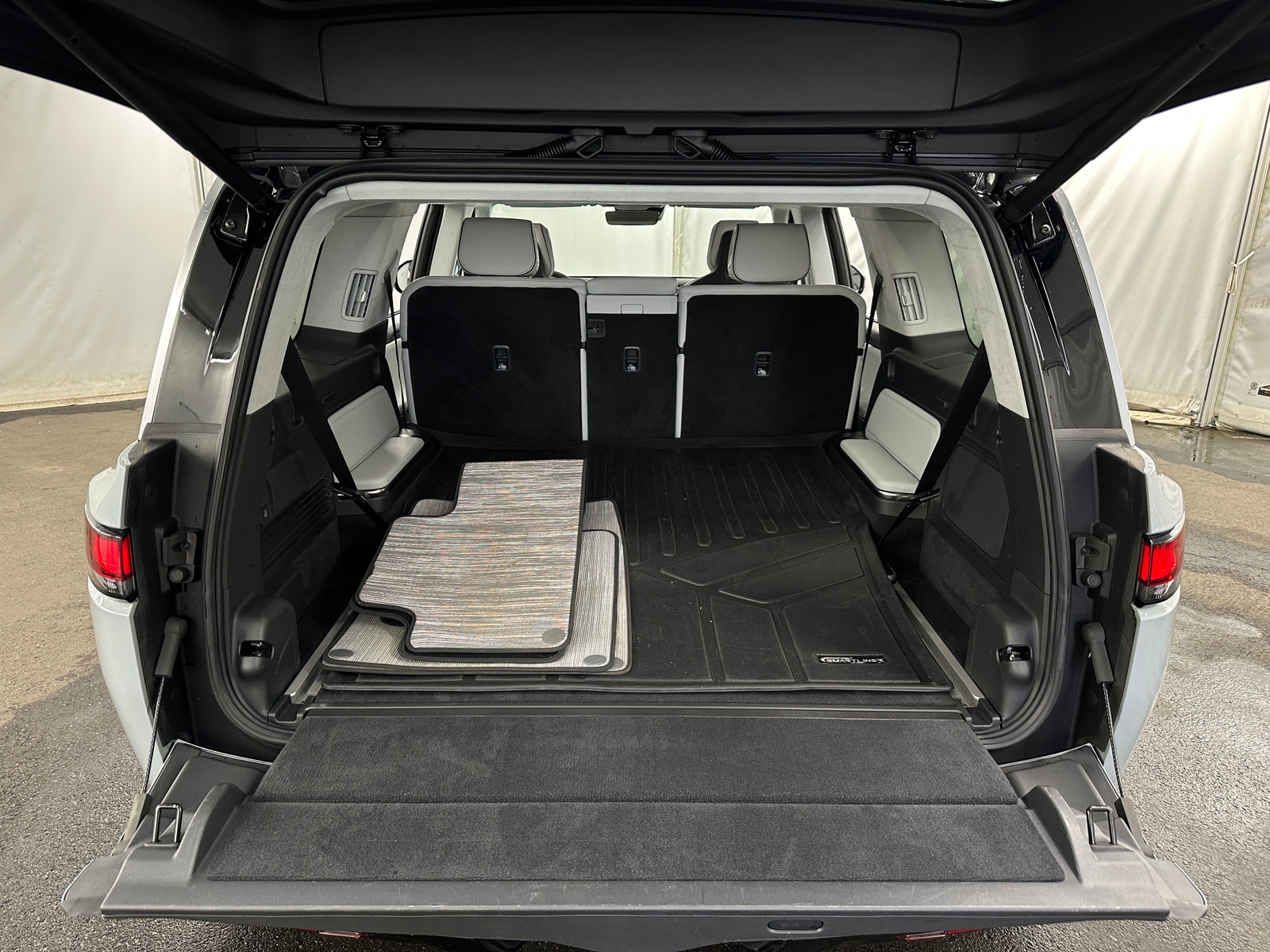 Thumbnail: 2023 Rivian R1S - 6