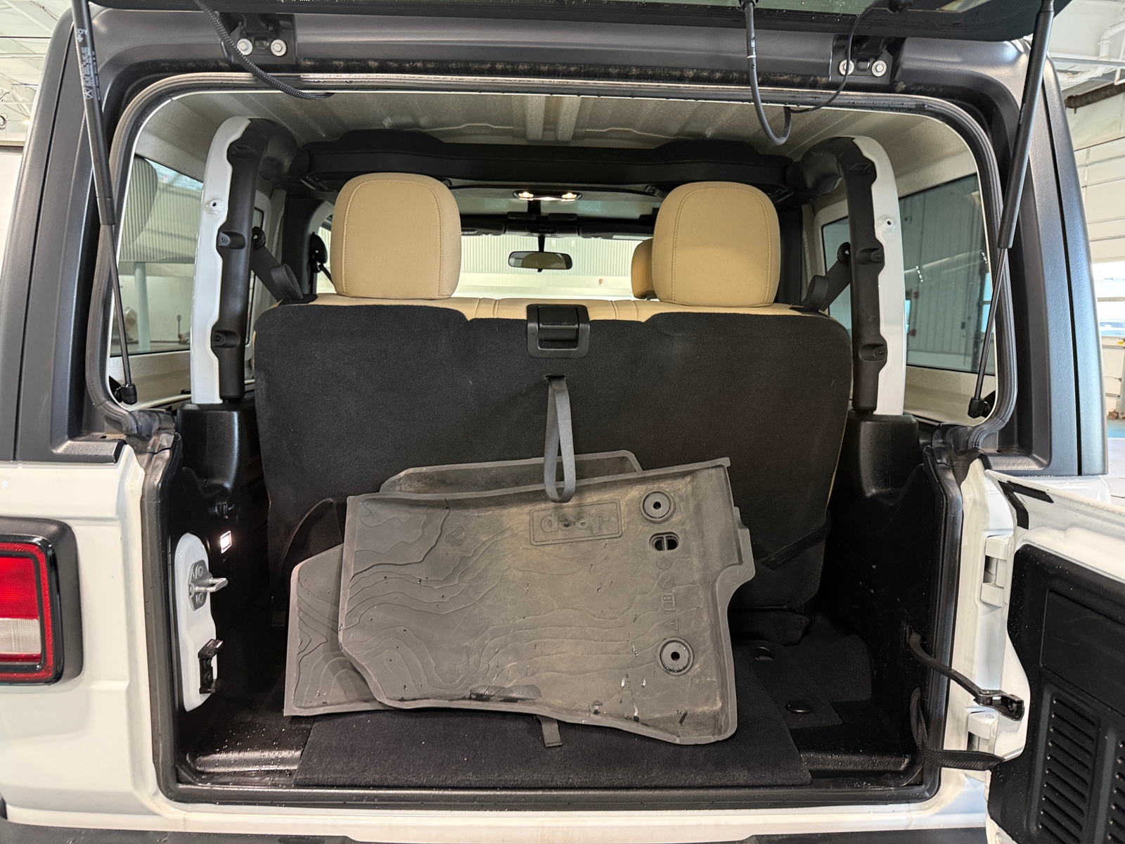 Thumbnail: 2019 Jeep Wrangler - 7