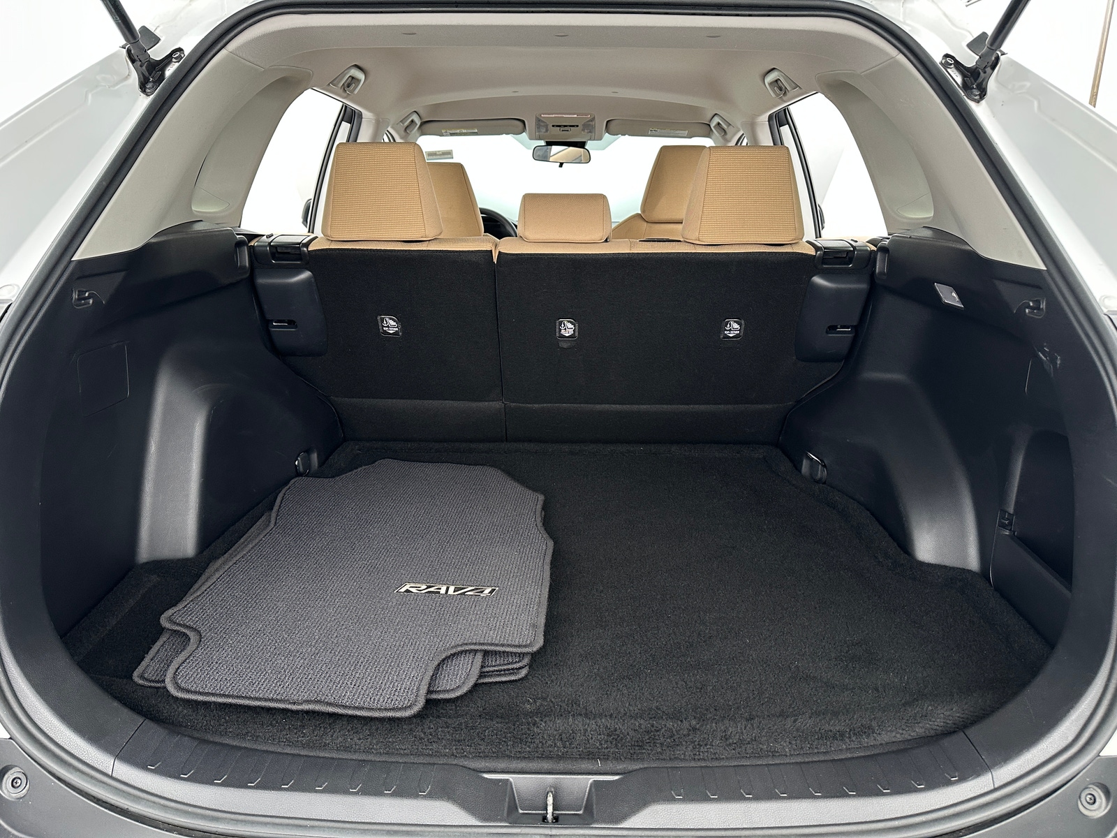 Thumbnail: 2019 Toyota RAV4 - 7