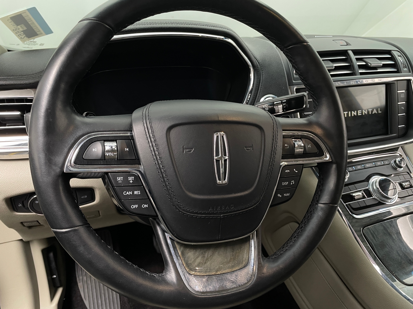 Thumbnail: 2017 Lincoln Continental - 4