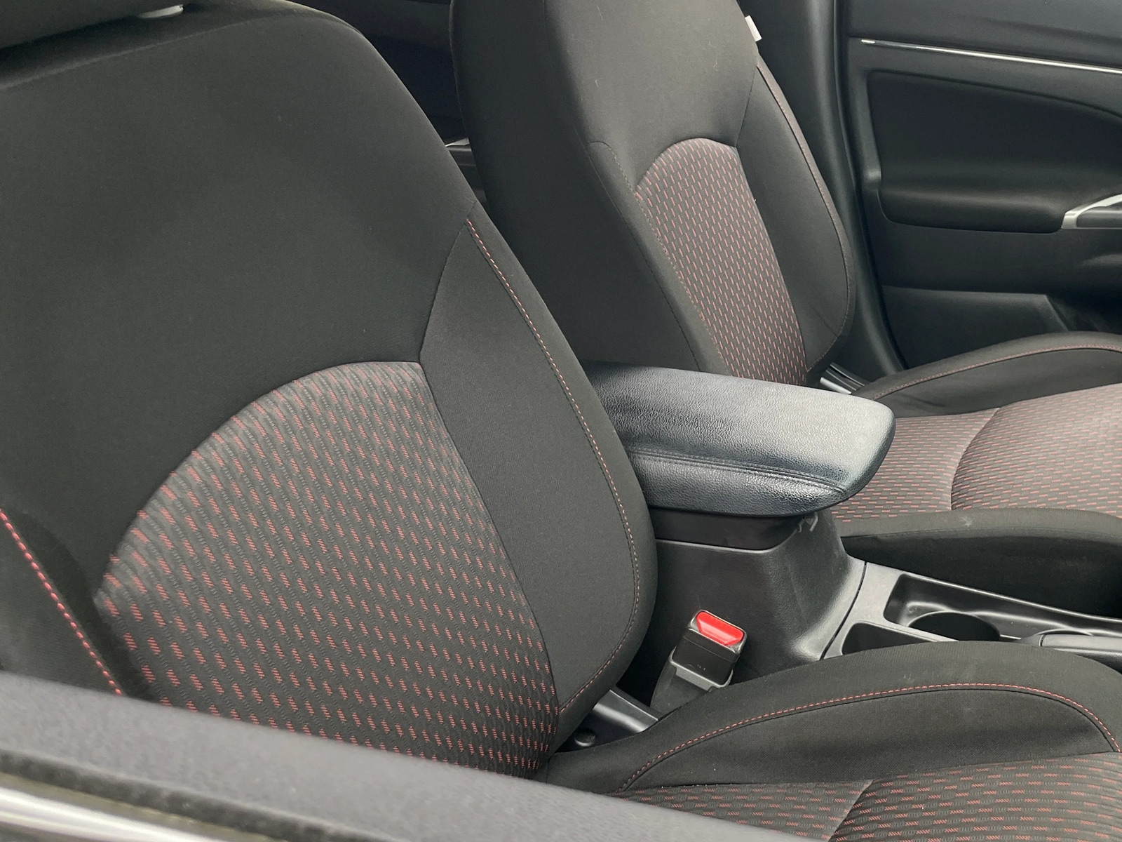 Thumbnail: 2019 Mitsubishi Outlander Sport - 2