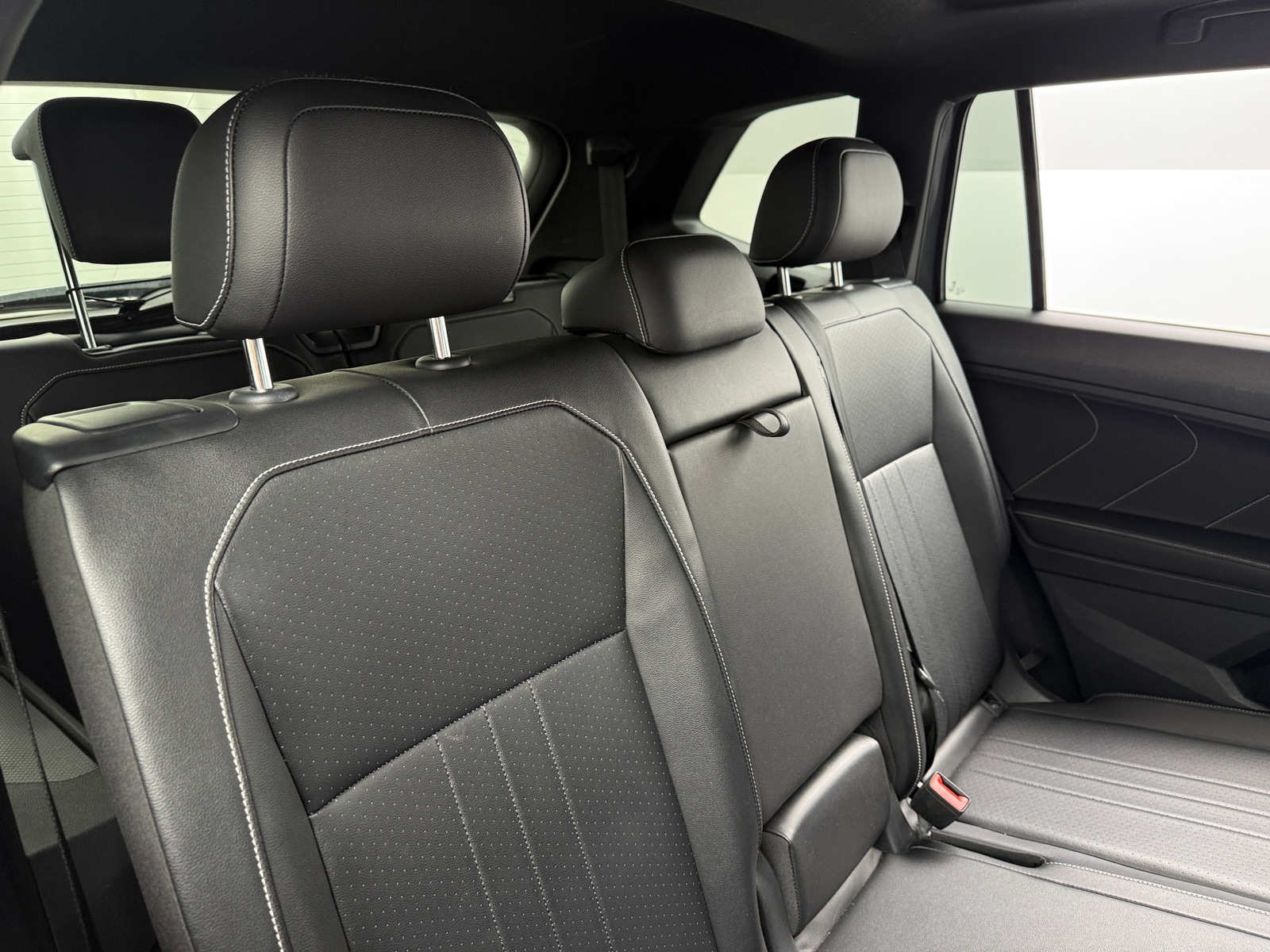 Thumbnail: 2022 Volkswagen Tiguan - 5