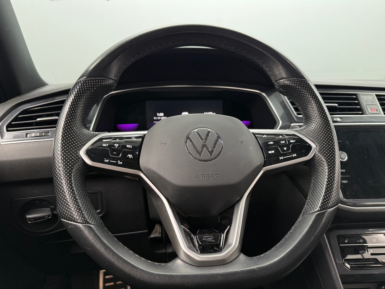 Thumbnail: 2022 Volkswagen Tiguan - 4