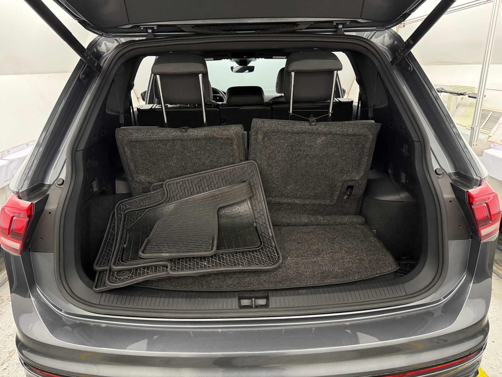 Thumbnail: 2022 Volkswagen Tiguan - 6