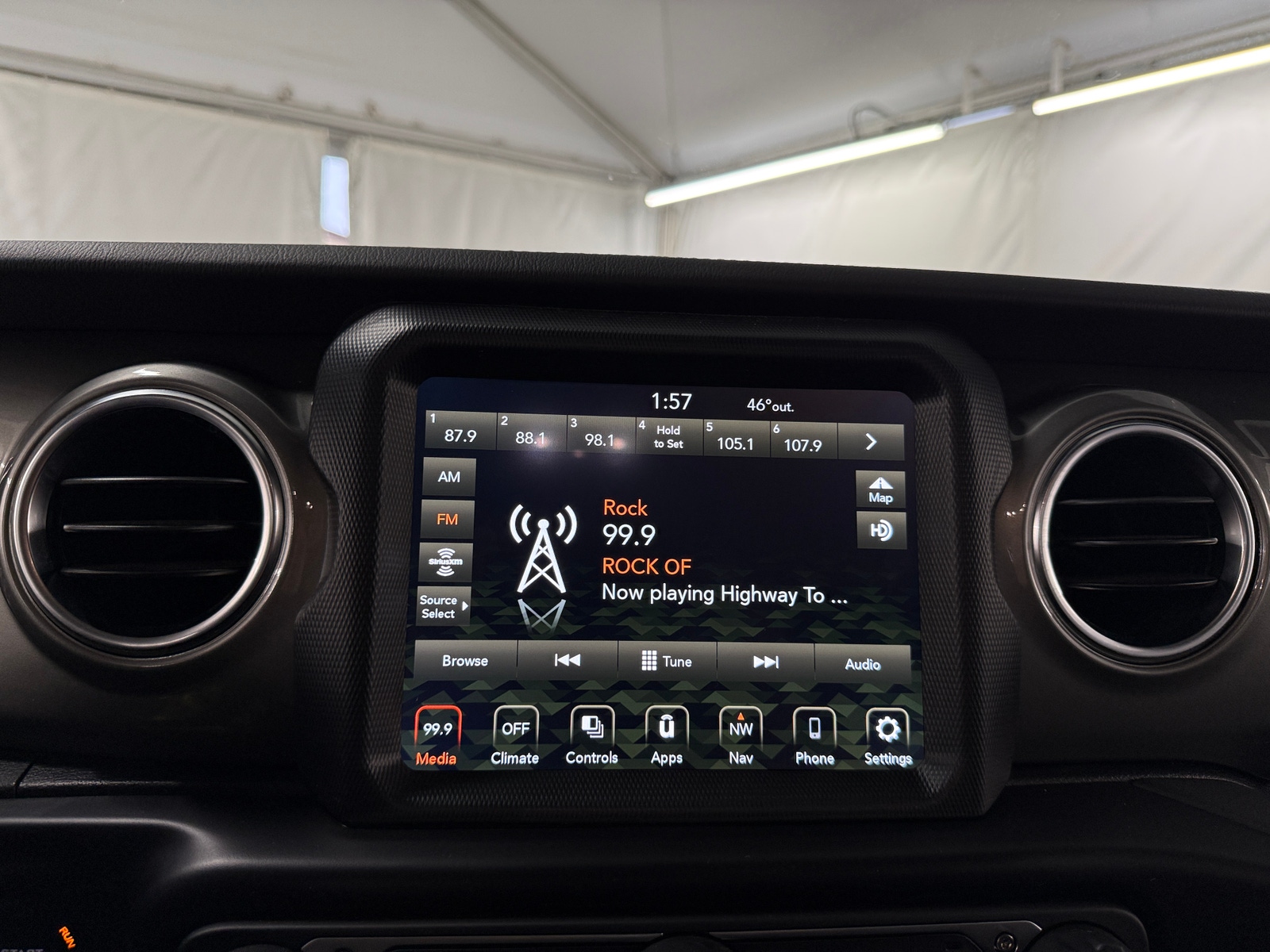 Thumbnail: 2022 Jeep Gladiator - 4