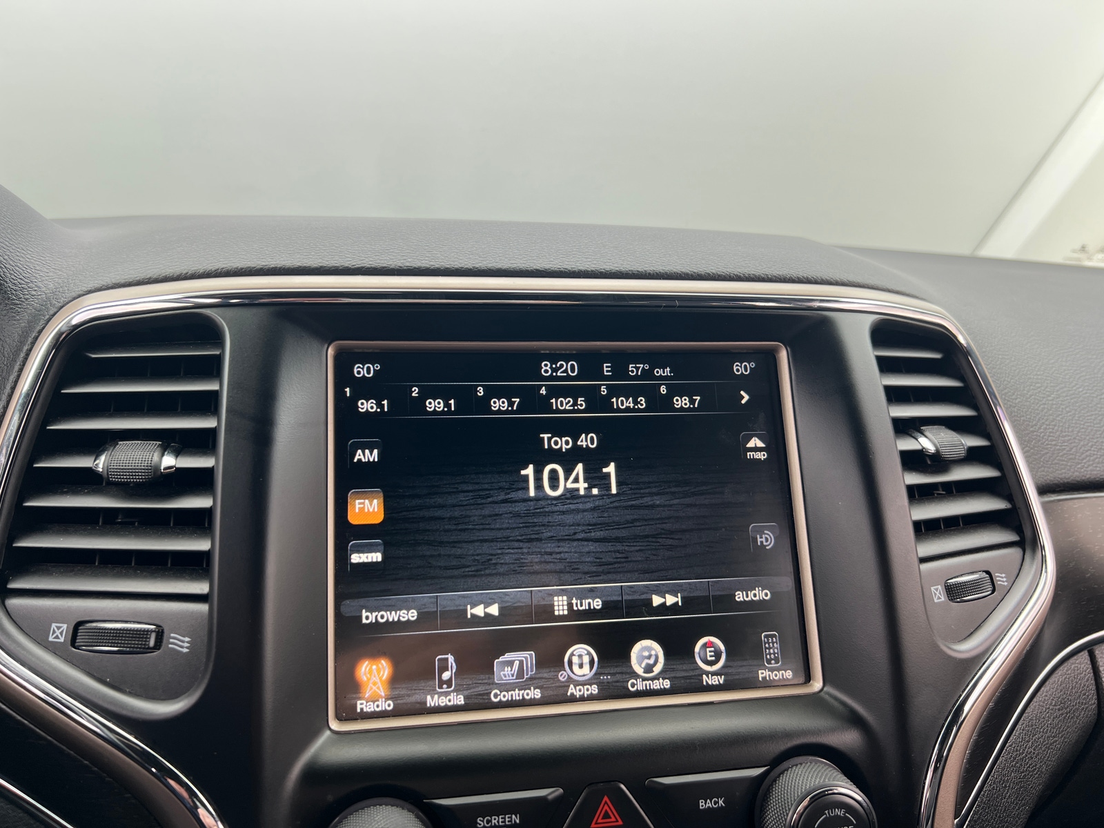 Thumbnail: 2017 Jeep Grand Cherokee - 3