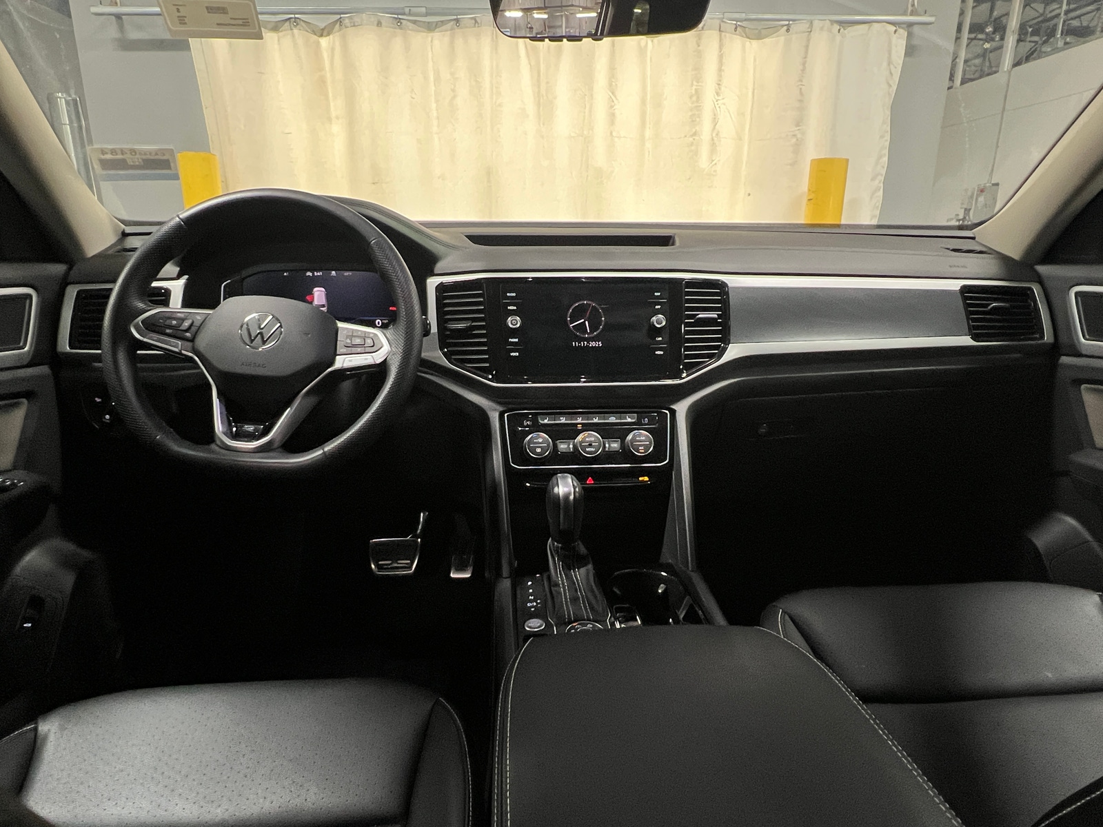 Thumbnail: 2023 Volkswagen Atlas - 2