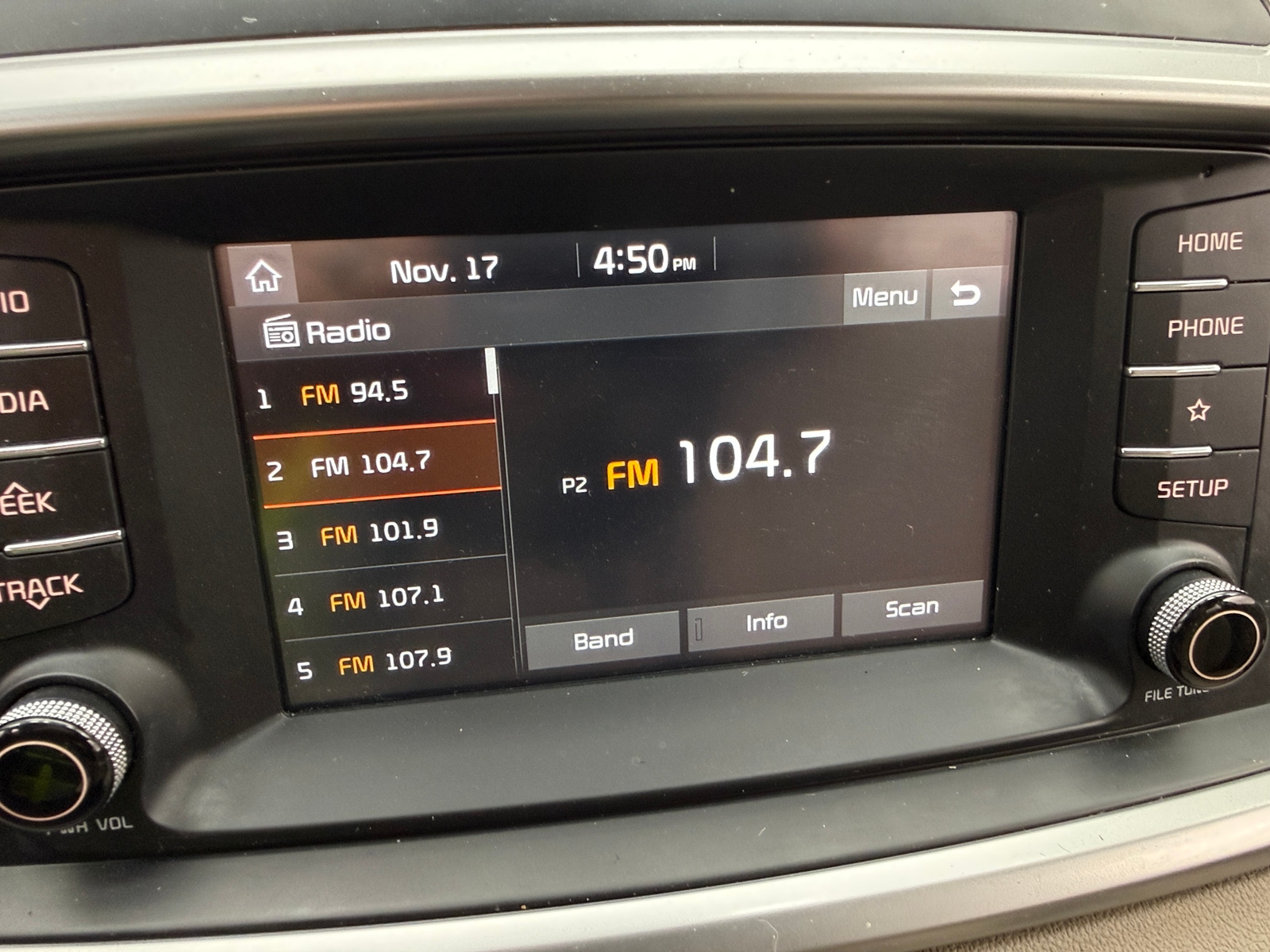 Thumbnail: 2020 Kia Sorento - 4