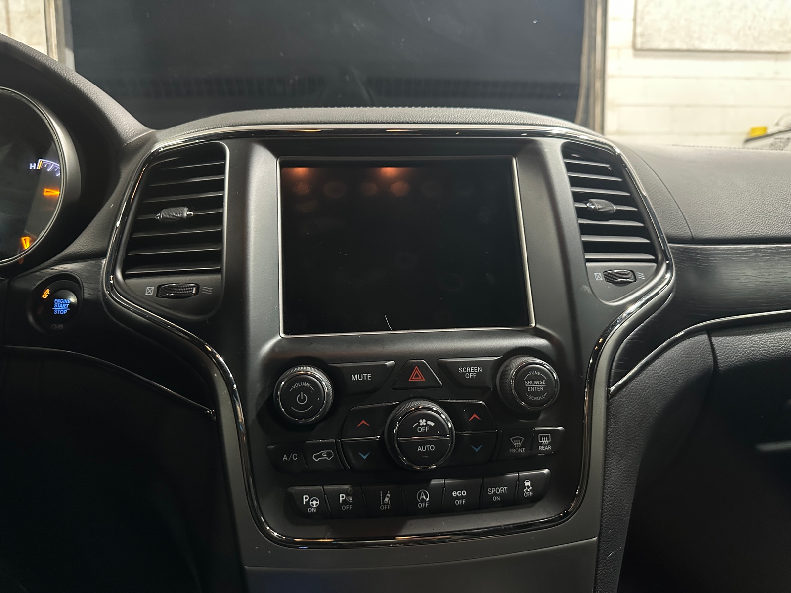 Thumbnail: 2018 Jeep Grand Cherokee - 3