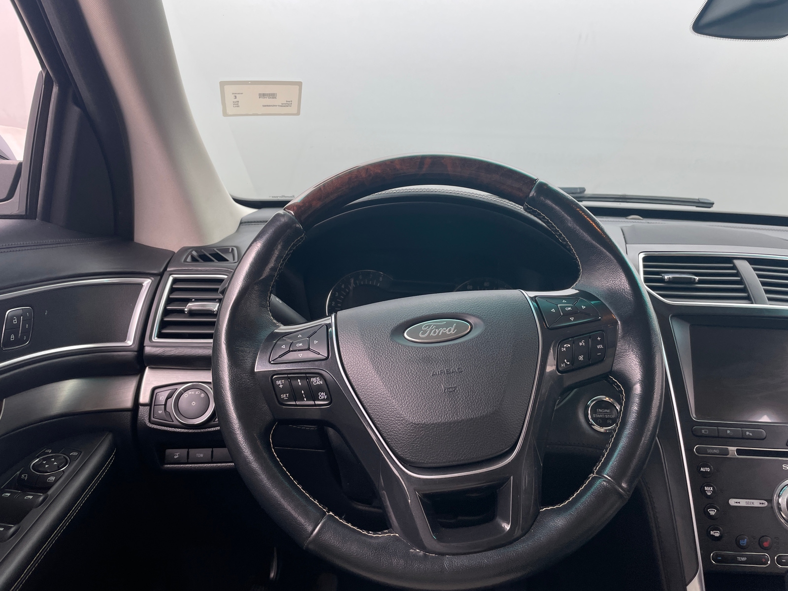 Thumbnail: 2017 Ford Explorer - 4