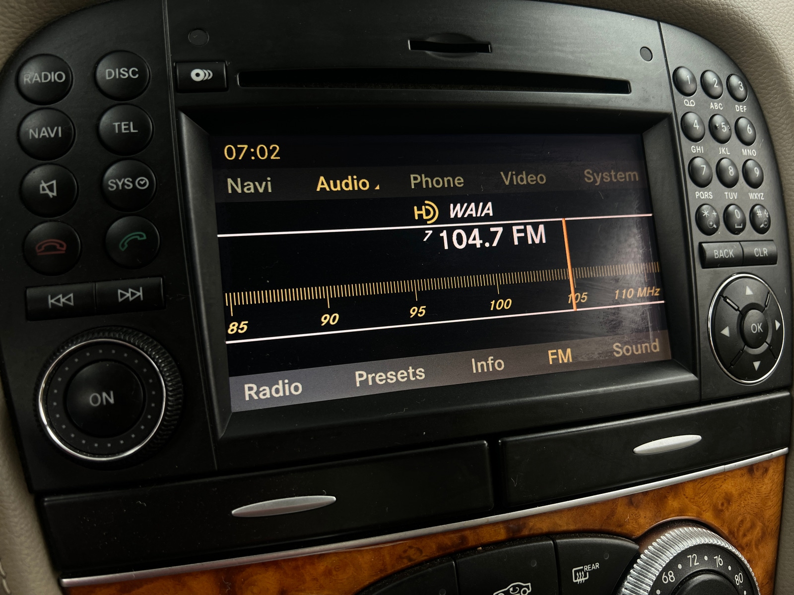 Thumbnail: 2011 Mercedes-Benz SL-Class - 3