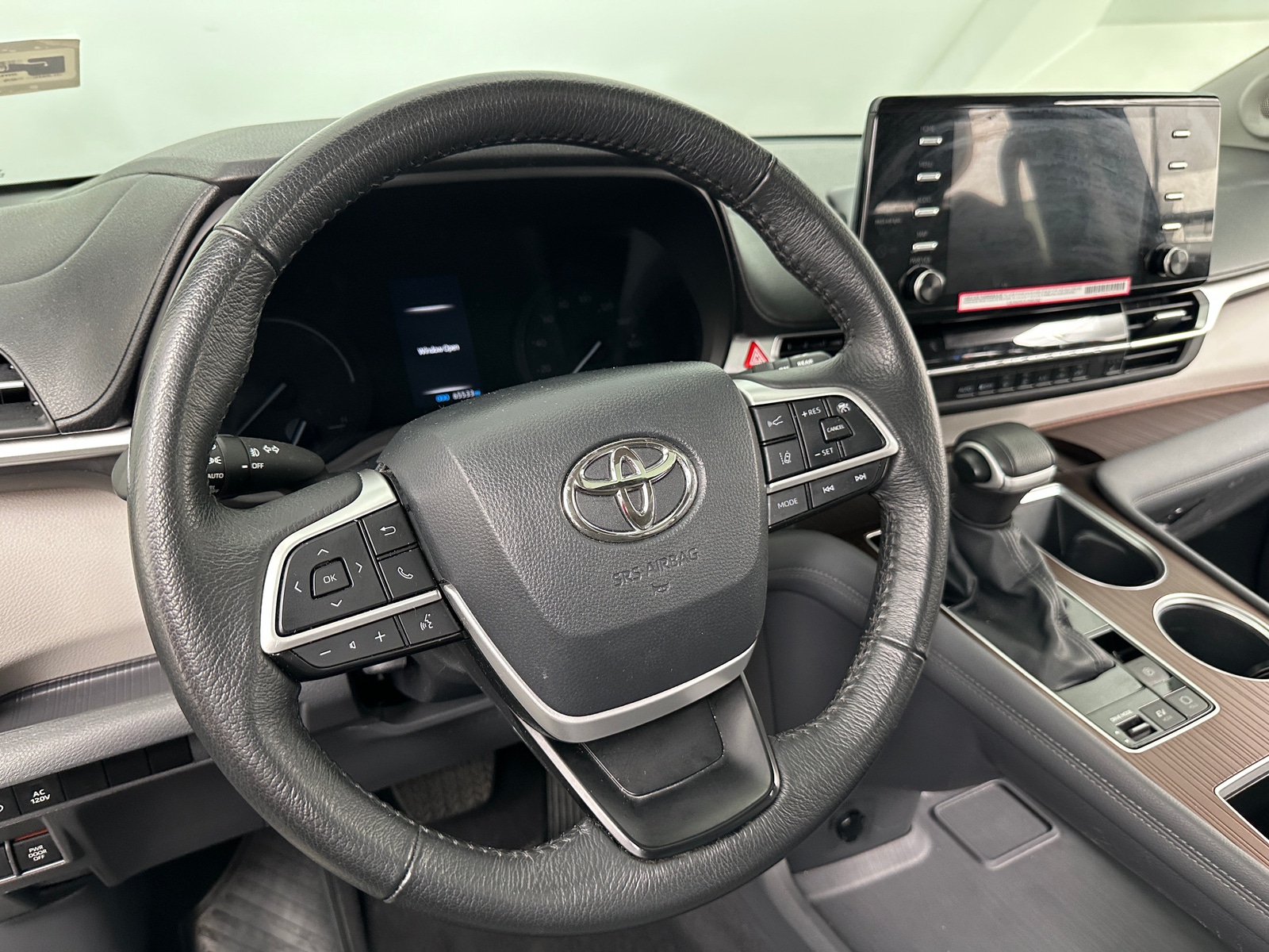 Thumbnail: 2024 Toyota Sienna - 4