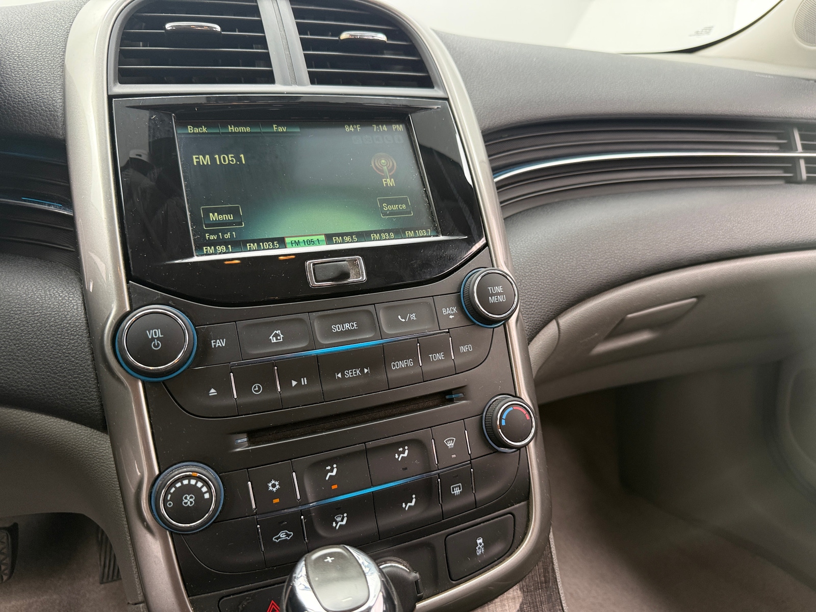 Thumbnail: 2015 Chevrolet Malibu - 3