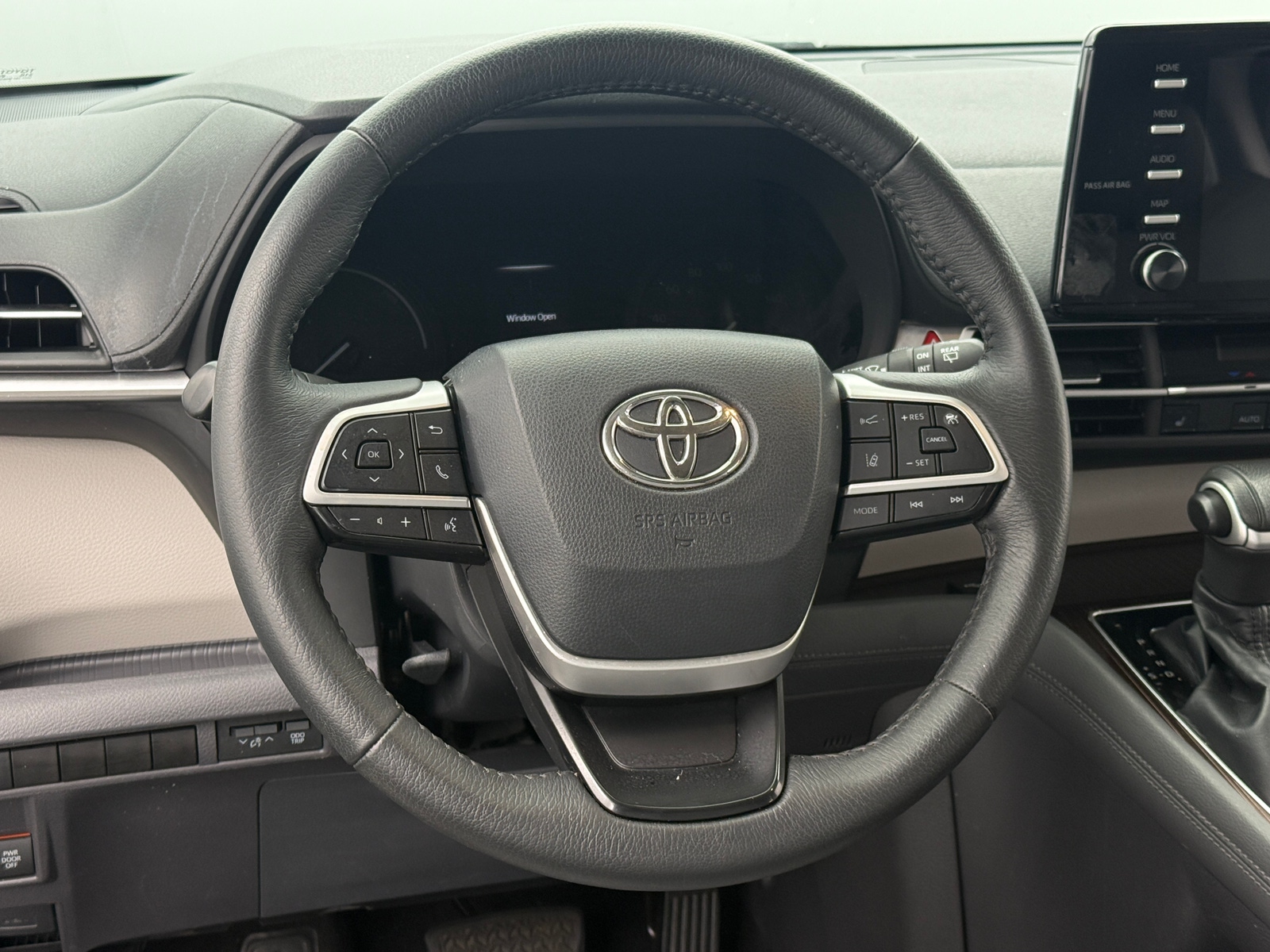 Thumbnail: 2022 Toyota Sienna - 4