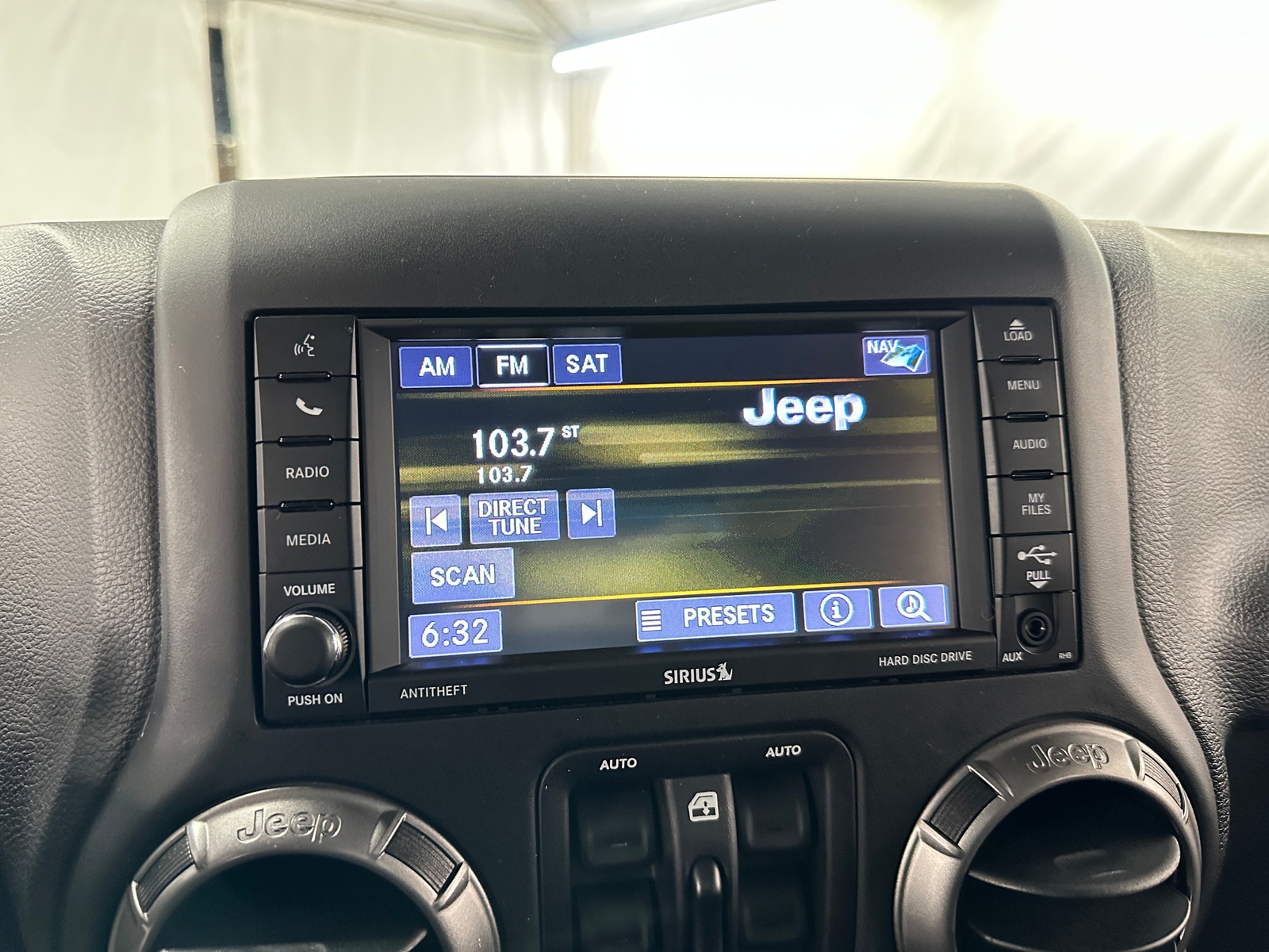 Thumbnail: 2018 Jeep Wrangler - 3