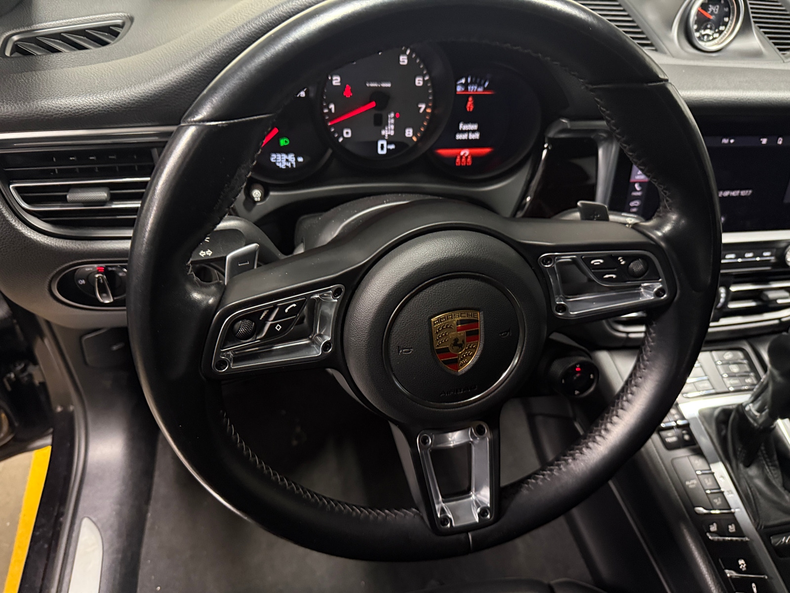 Thumbnail: 2021 Porsche Macan - 4