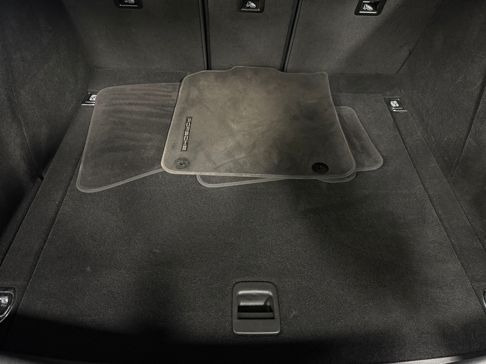 Thumbnail: 2021 Porsche Macan - 6