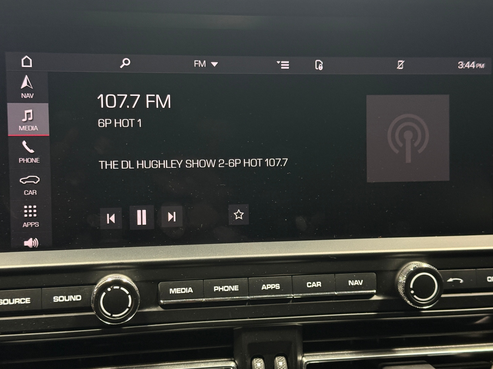 Thumbnail: 2021 Porsche Macan - 3