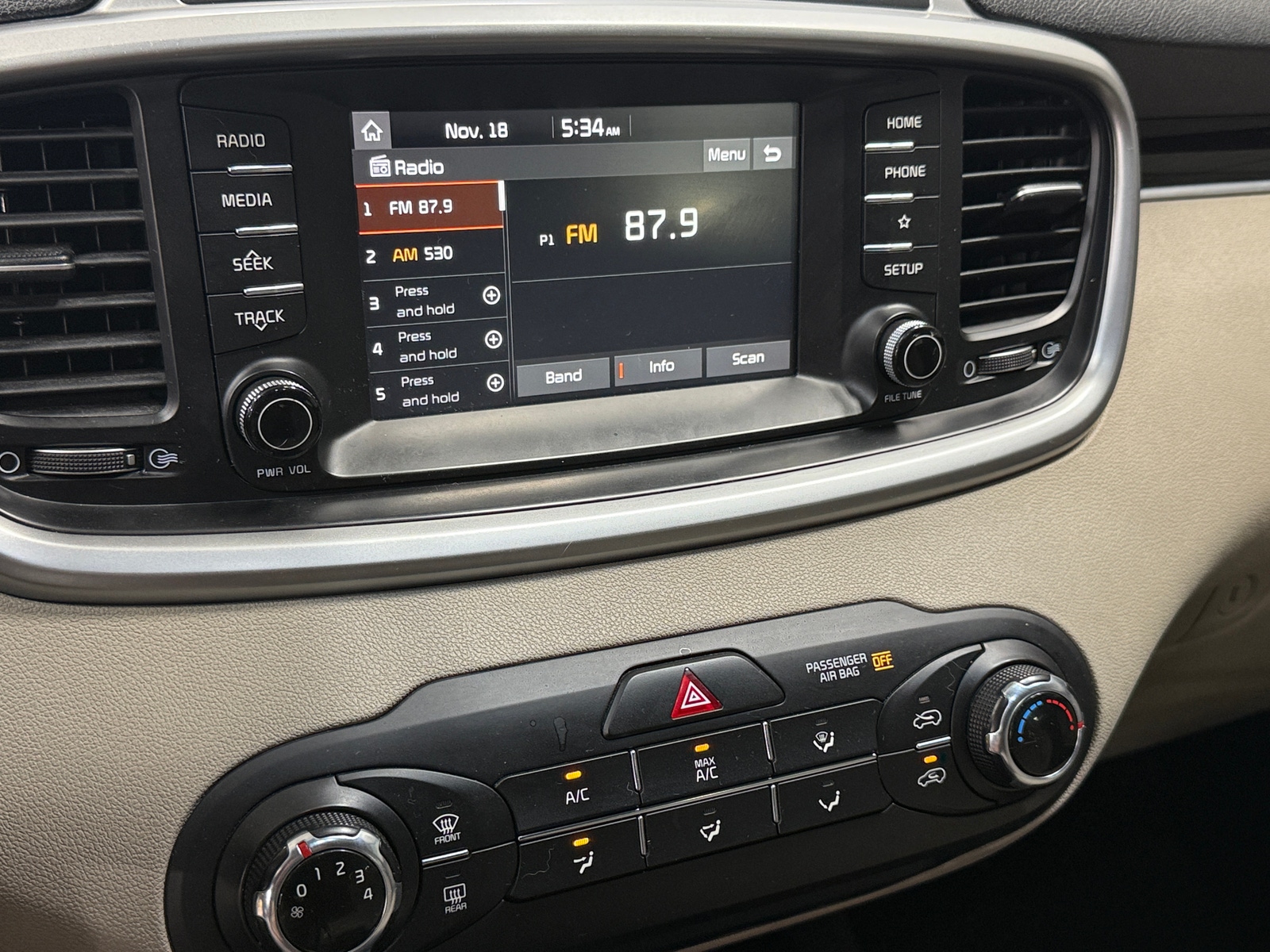 Thumbnail: 2019 Kia Sorento - 4