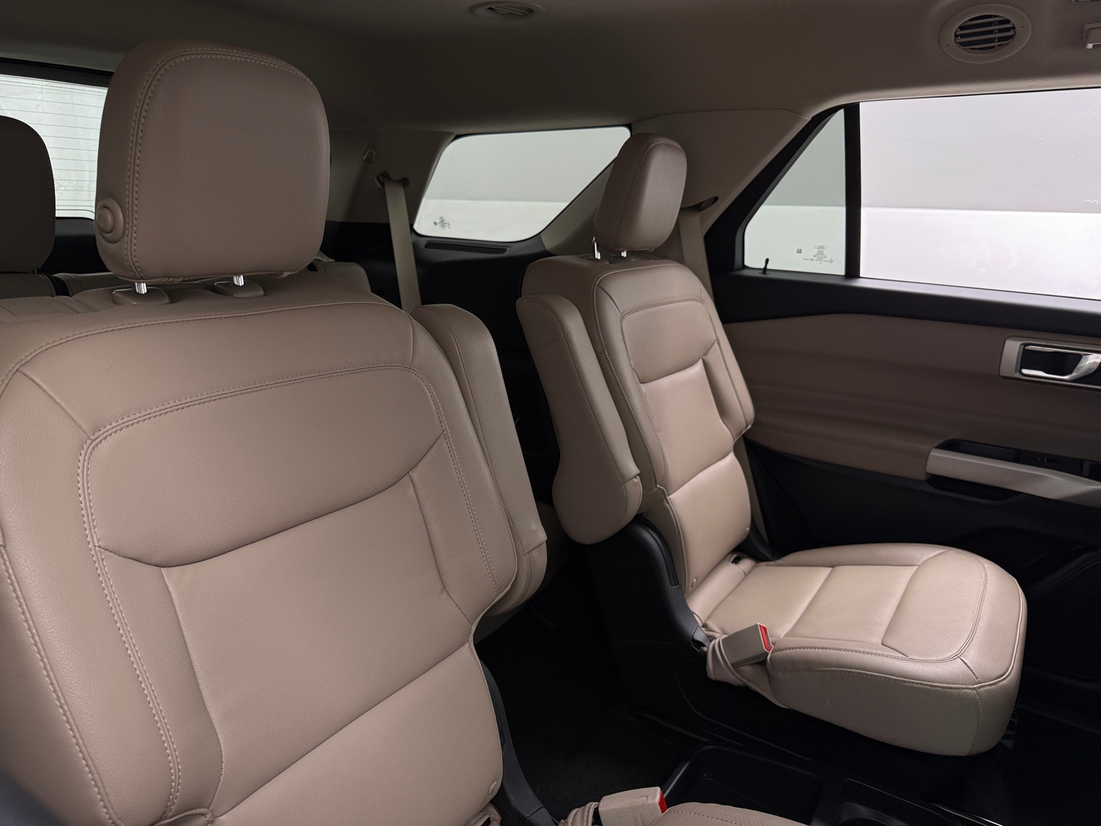 Thumbnail: 2020 Ford Explorer - 5