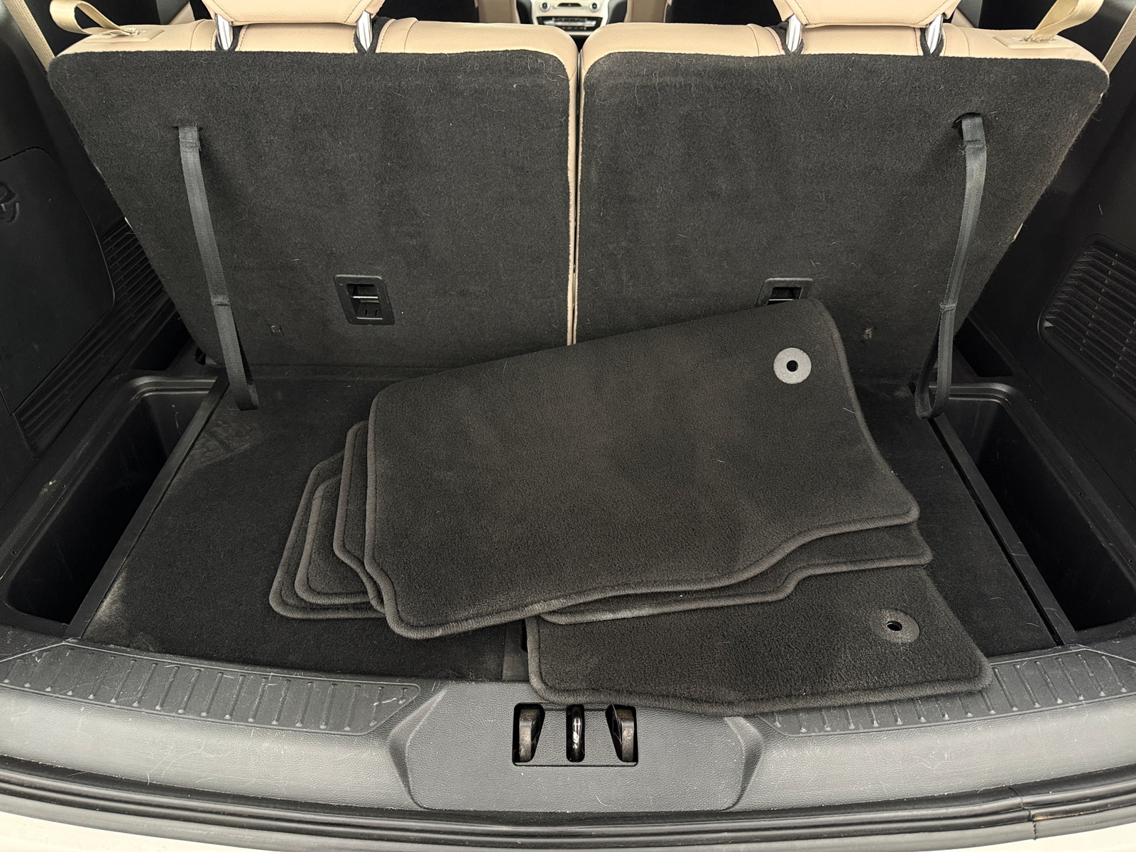 Thumbnail: 2020 Ford Explorer - 6