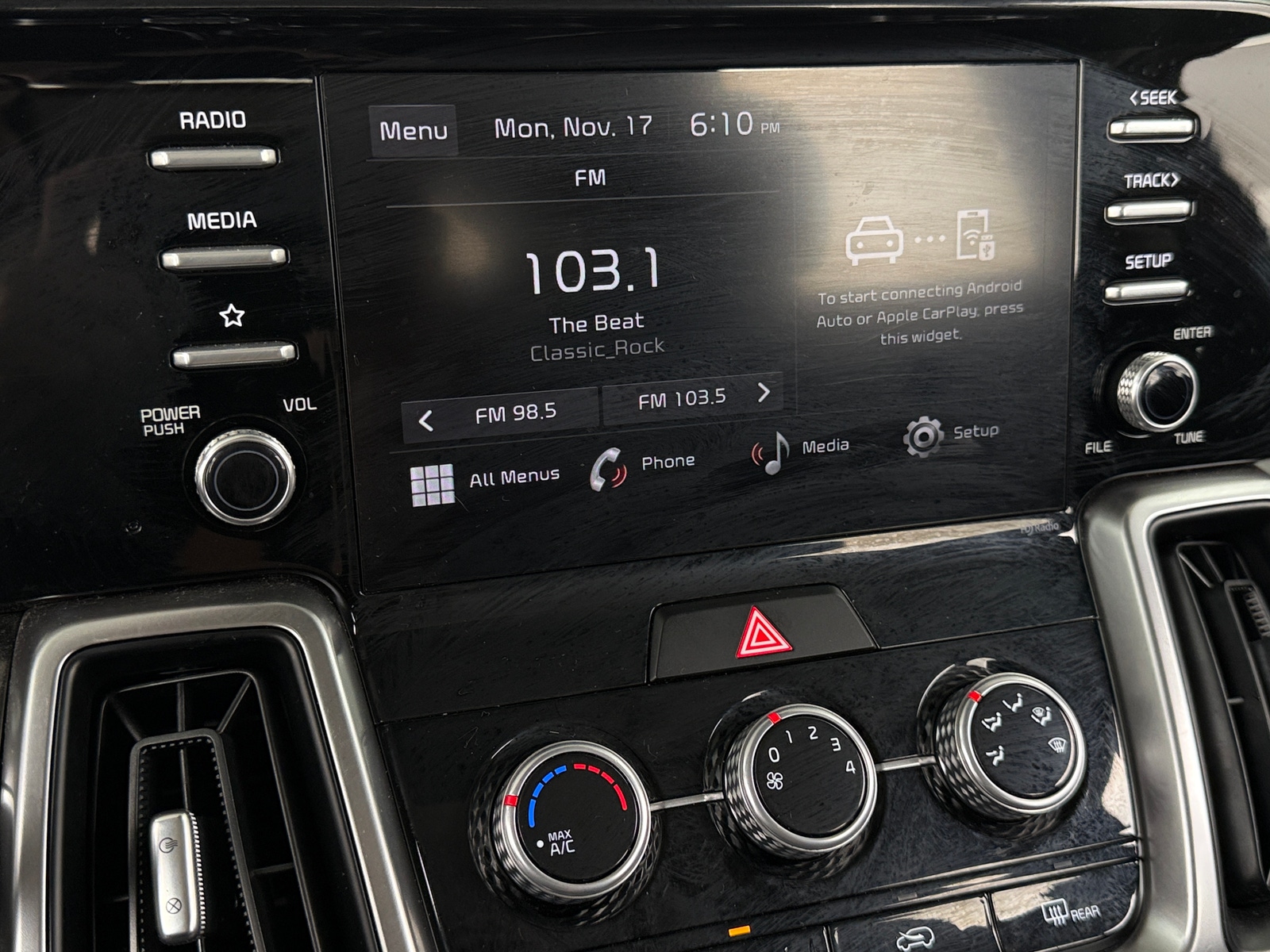 Thumbnail: 2022 Kia Sorento - 4