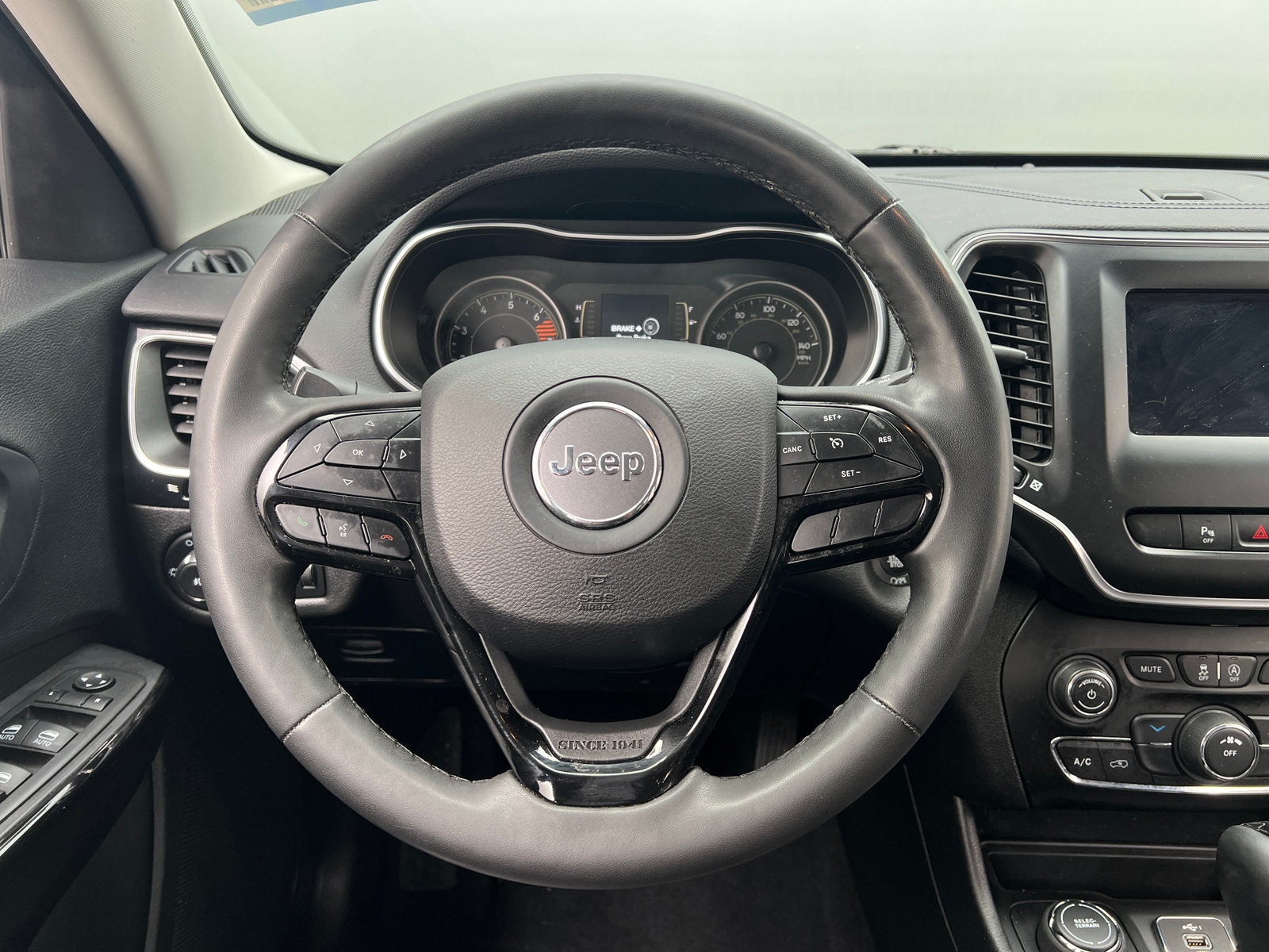 Thumbnail: 2021 Jeep Cherokee - 5