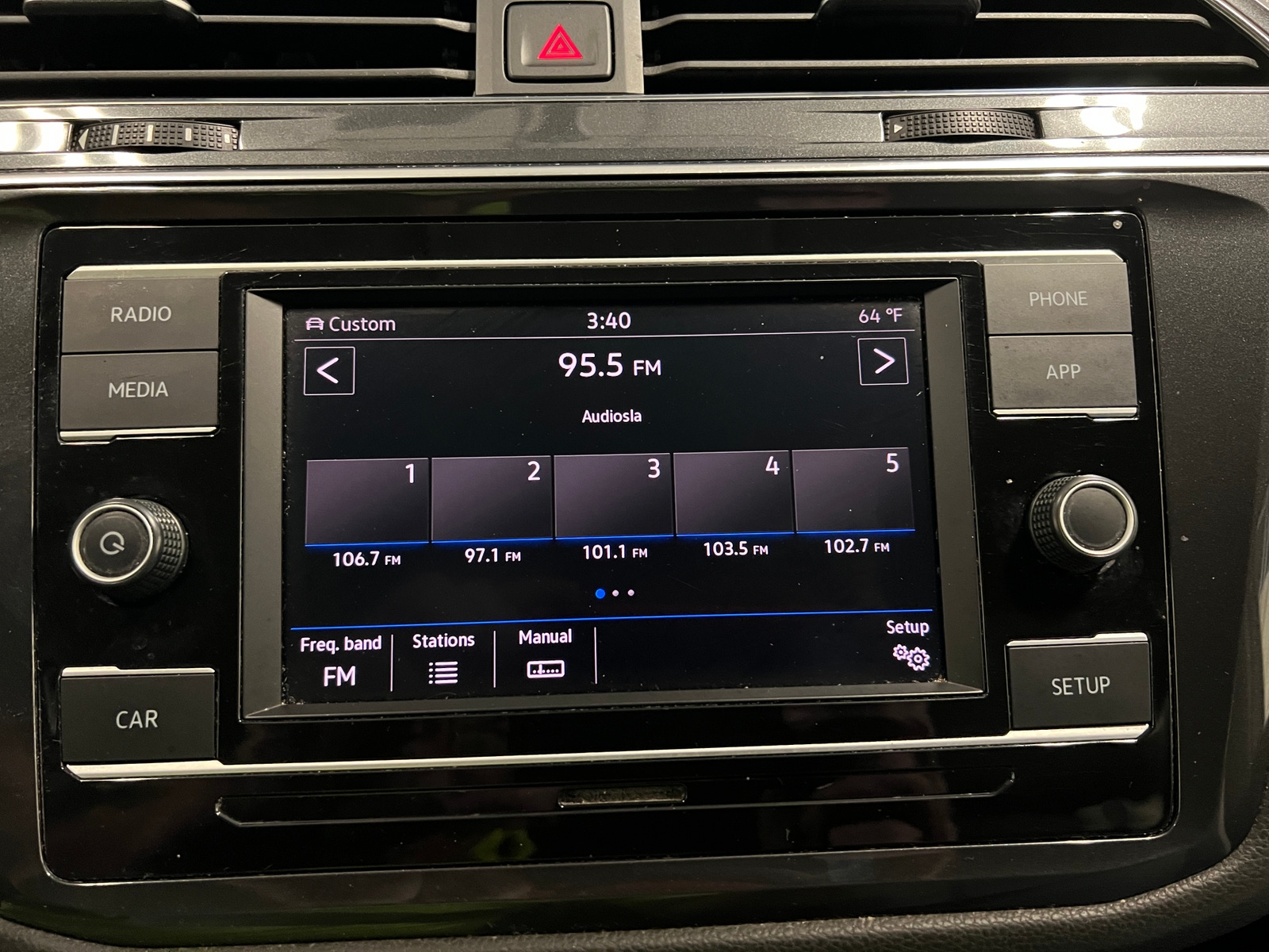 Thumbnail: 2019 Volkswagen Tiguan - 4