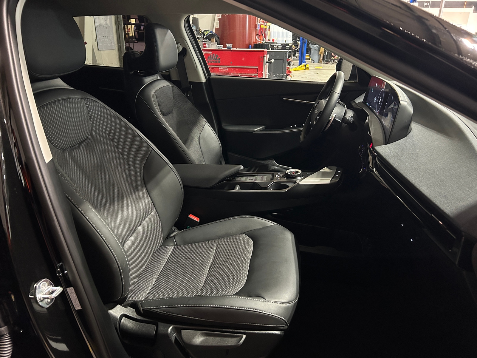 Thumbnail: 2024 Kia EV6 - 2