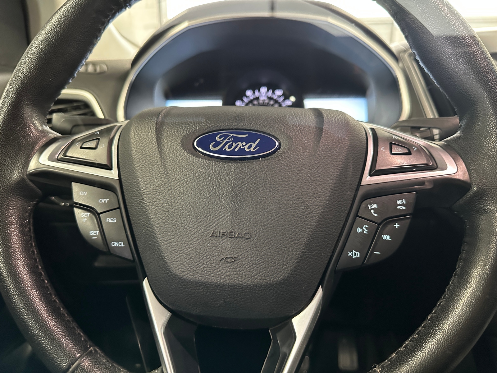 Thumbnail: 2017 Ford Edge - 4