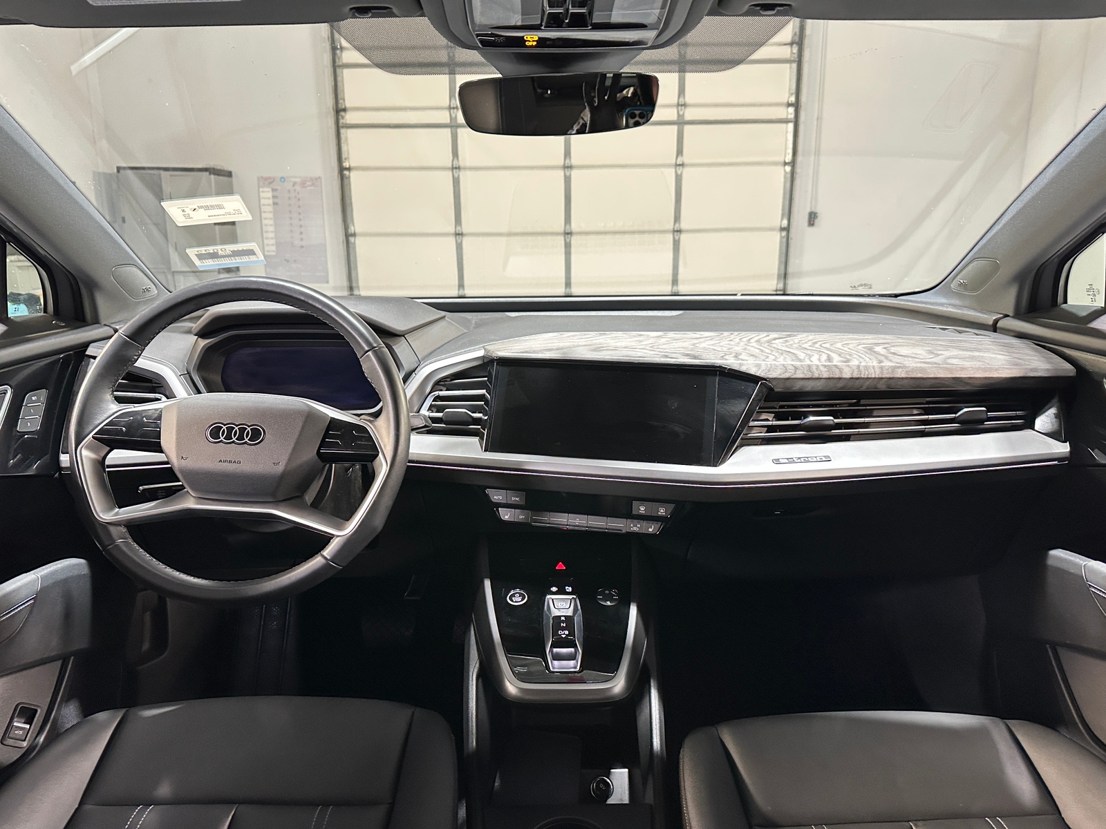 Thumbnail: 2023 Audi Q4 e-tron - 2