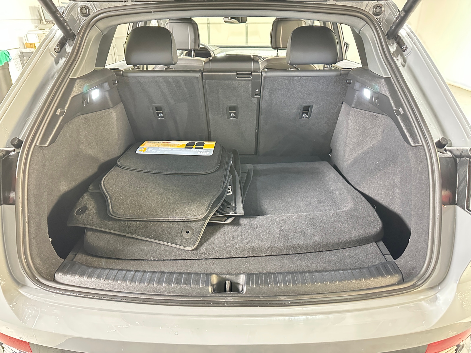 Thumbnail: 2023 Audi Q4 e-tron - 6