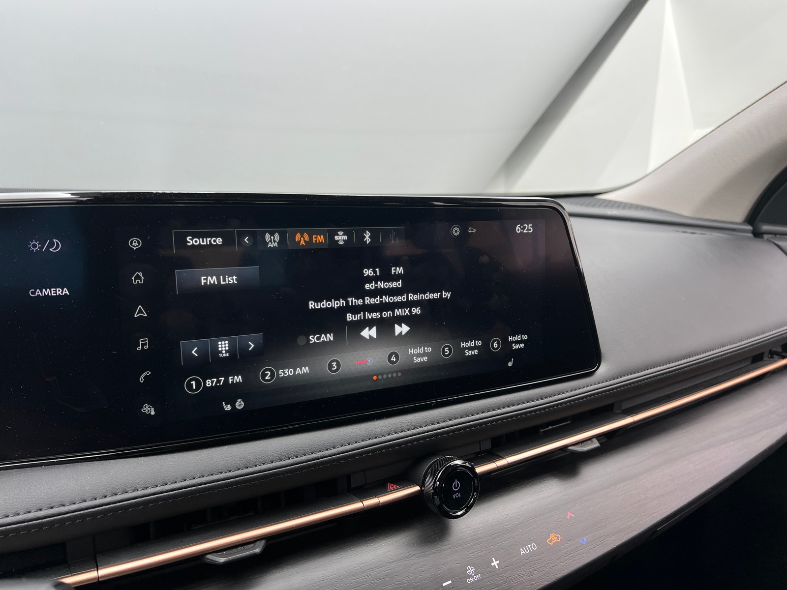 Thumbnail: 2024 Nissan Ariya - 3